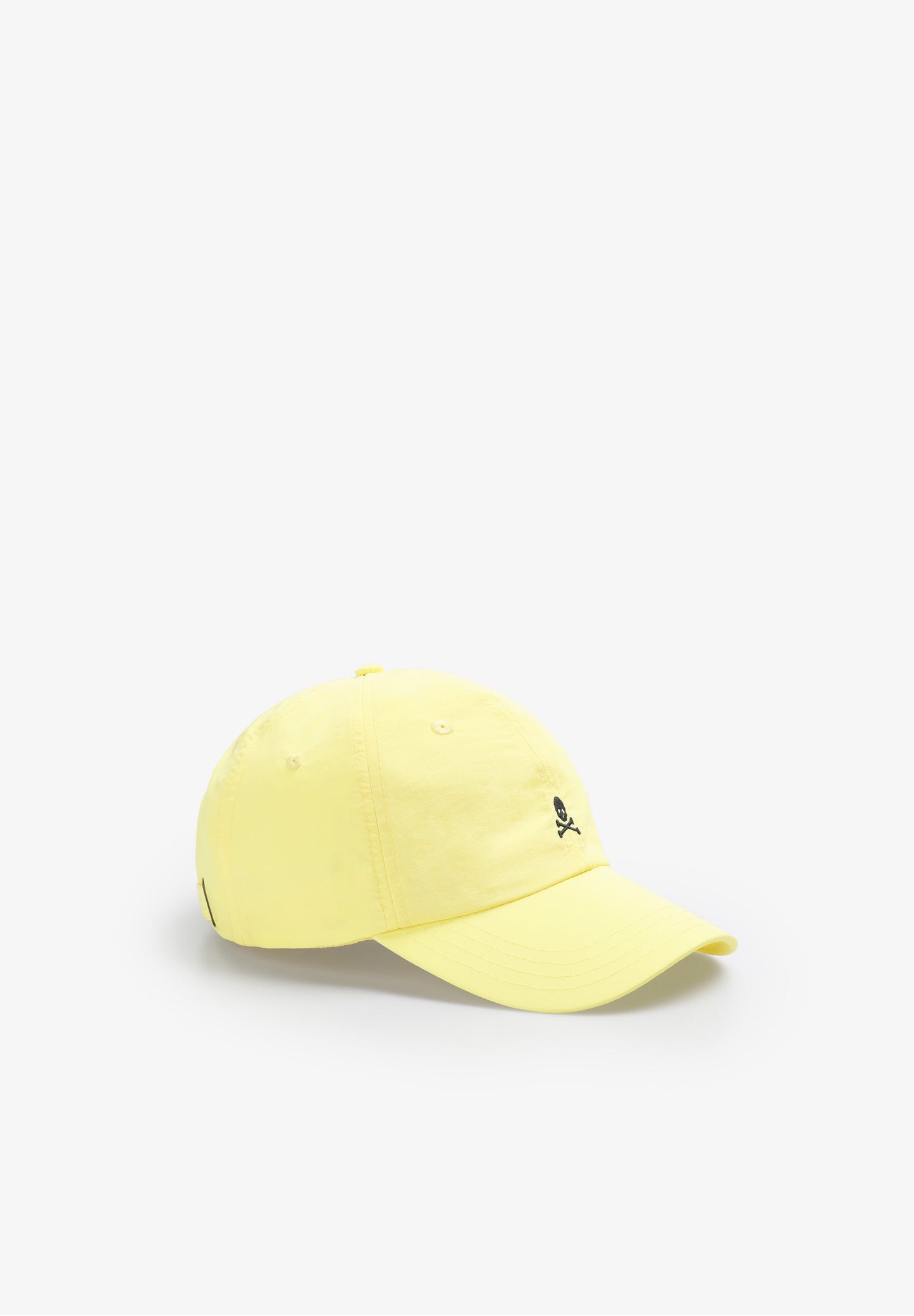 GORRA CALAVERA BORDADA CONTRASTE