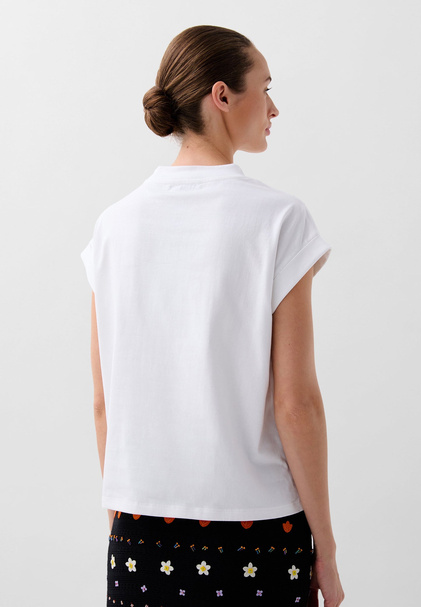 TOP CROPPED DETALLES BORDADOS