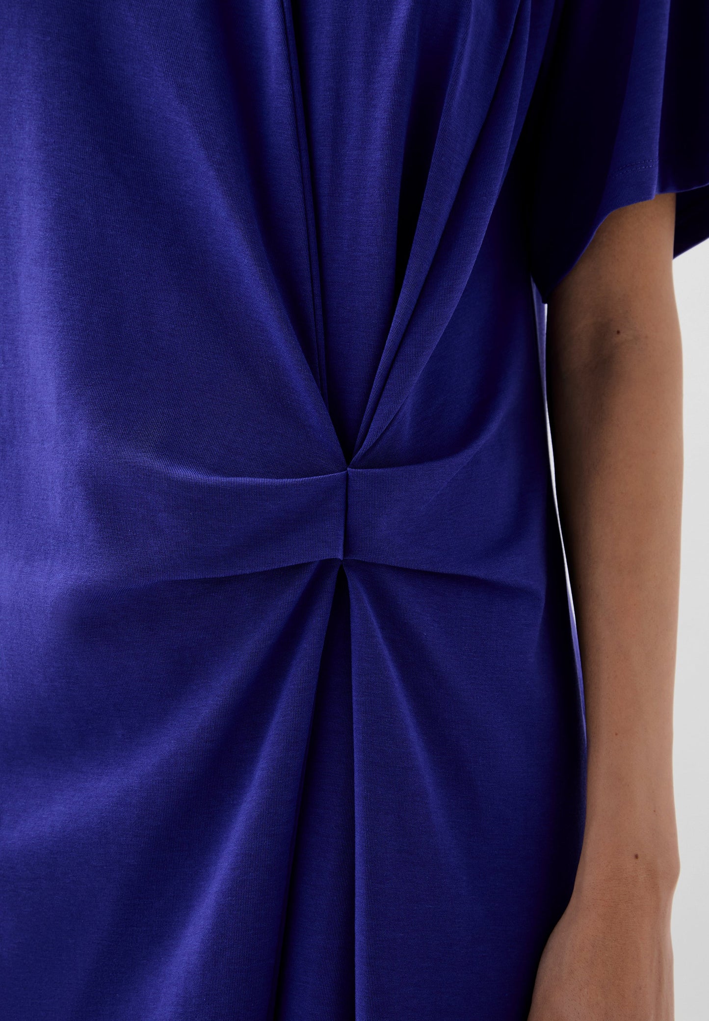 VESTIDO MINI DETALLE NUDO