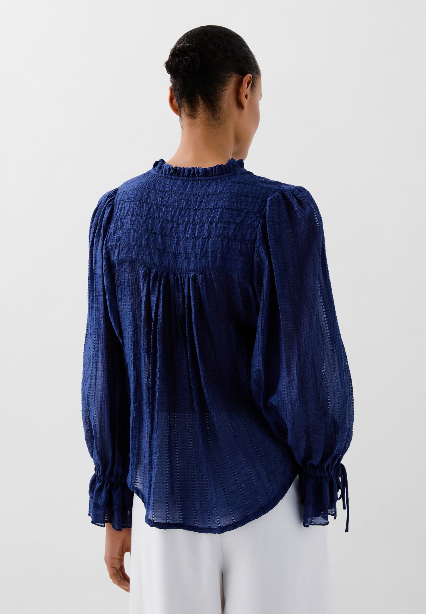 BLUSA FLUIDA DETALLES