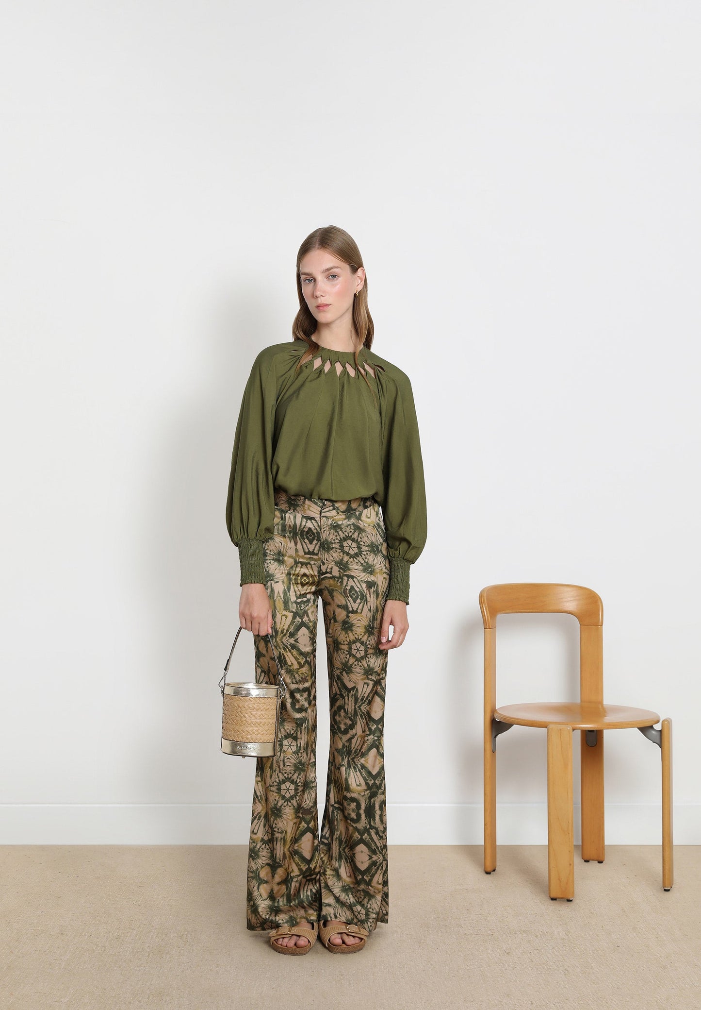 BLUSA DETALLE ABERTURAS