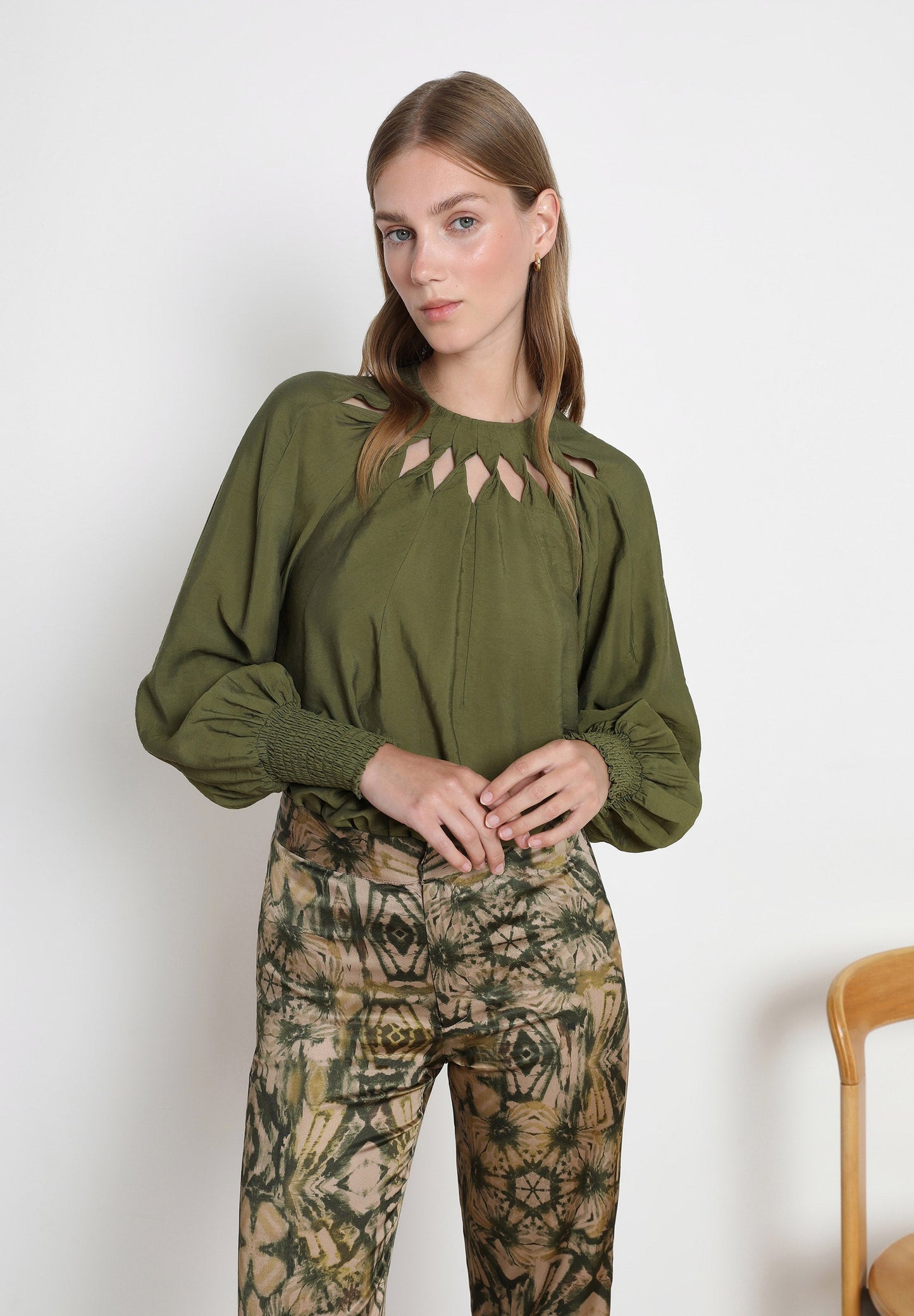 BLUSA DETALLE ABERTURAS