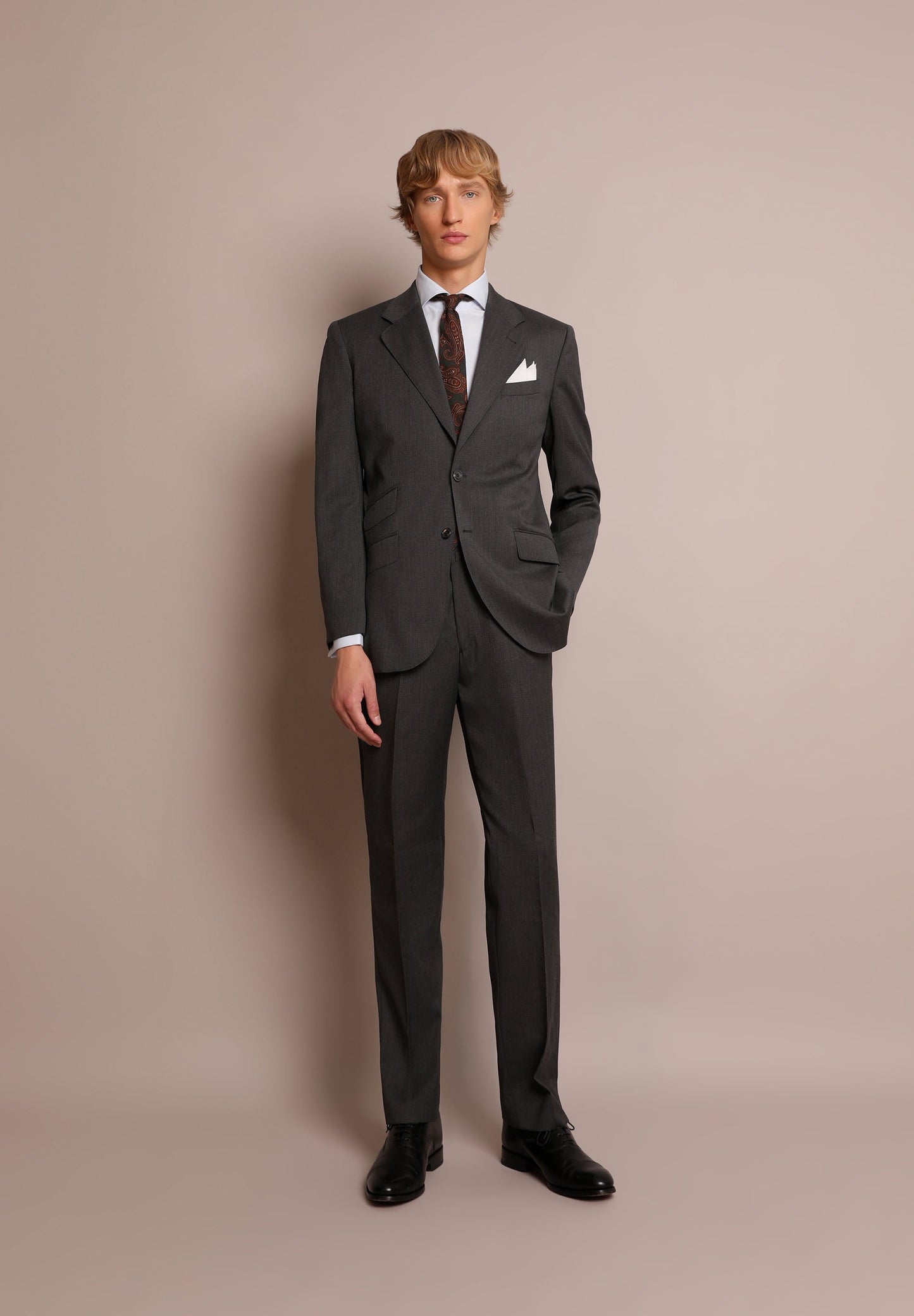 TRAJE CLÁSICO LANA GRIS