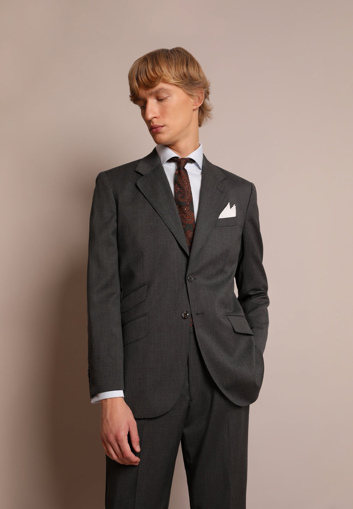 TRAJE CLÁSICO LANA GRIS