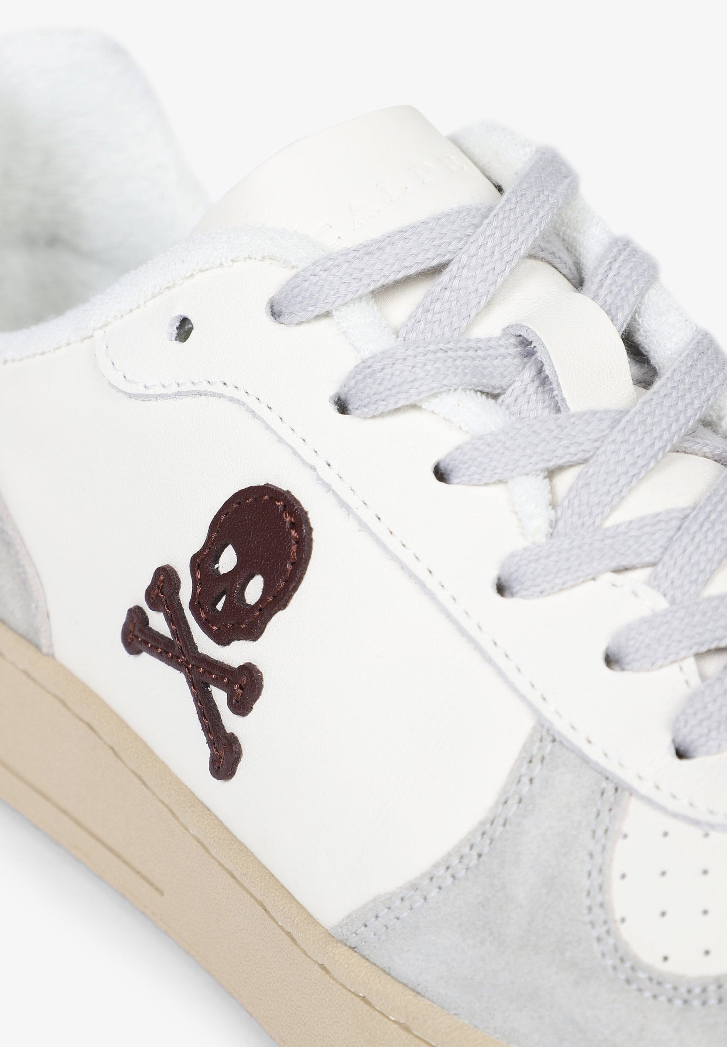 TENIS PIEL DETALLE CONTRASTE