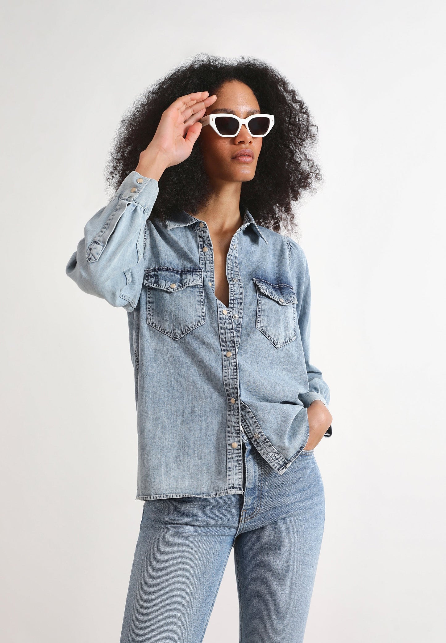 CAMISA JEAN LAVADA BOLSILLOS