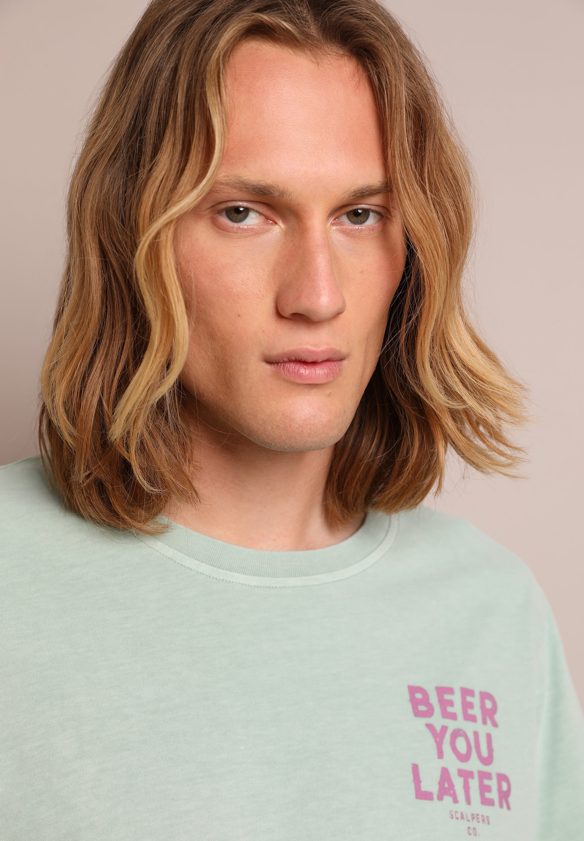 CAMISETA PRINT CONTRASTE