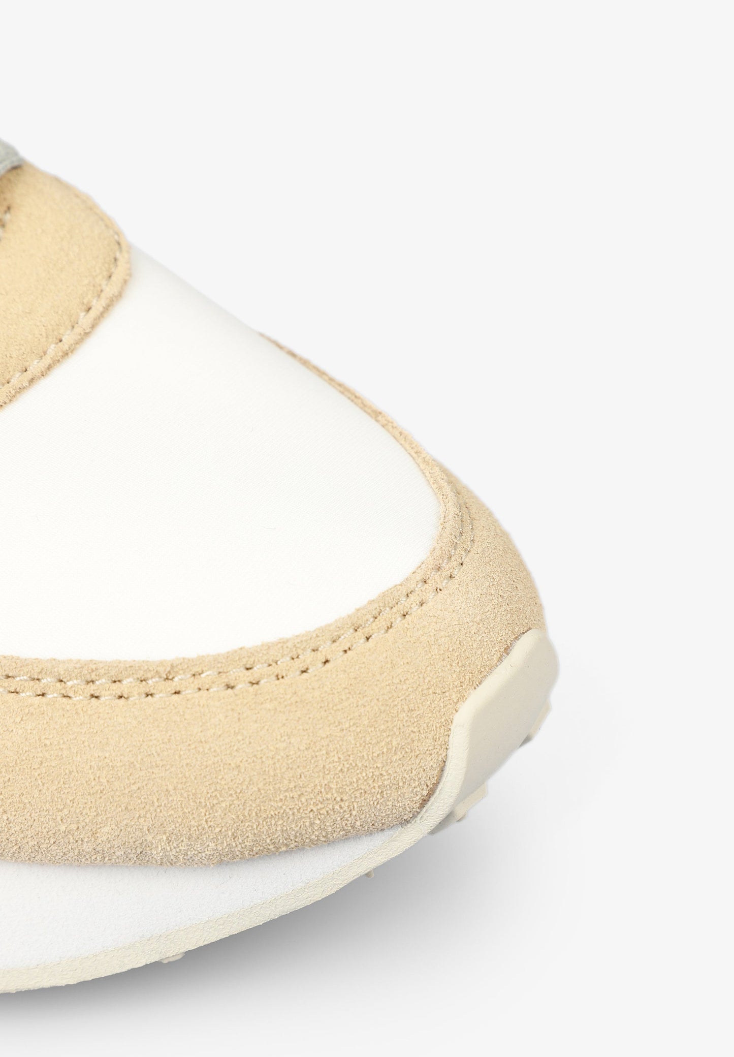 TENIS METALIZADA SUELA PRONUNCIADA
