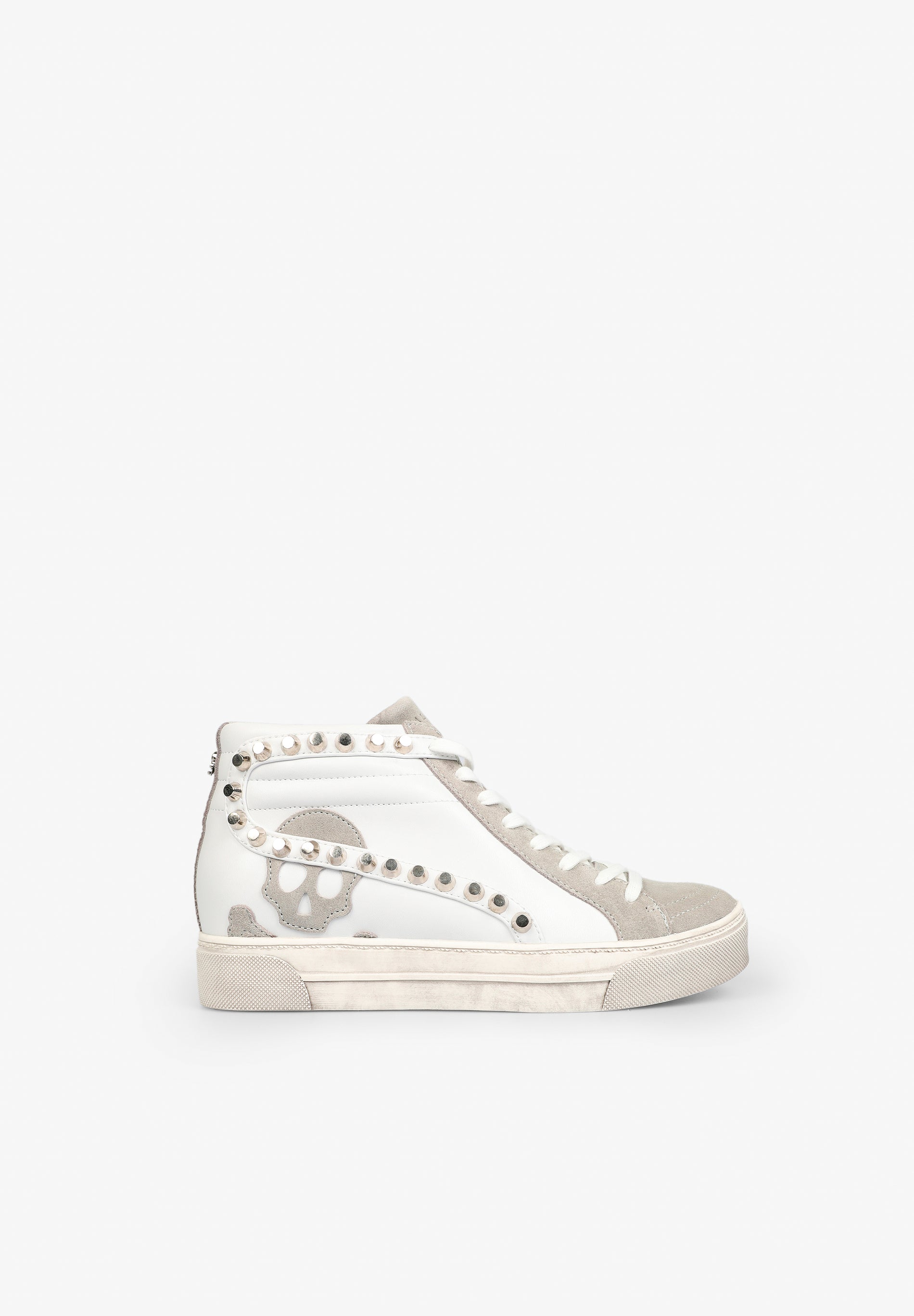 TENIS ALTAS TACHUELAS
