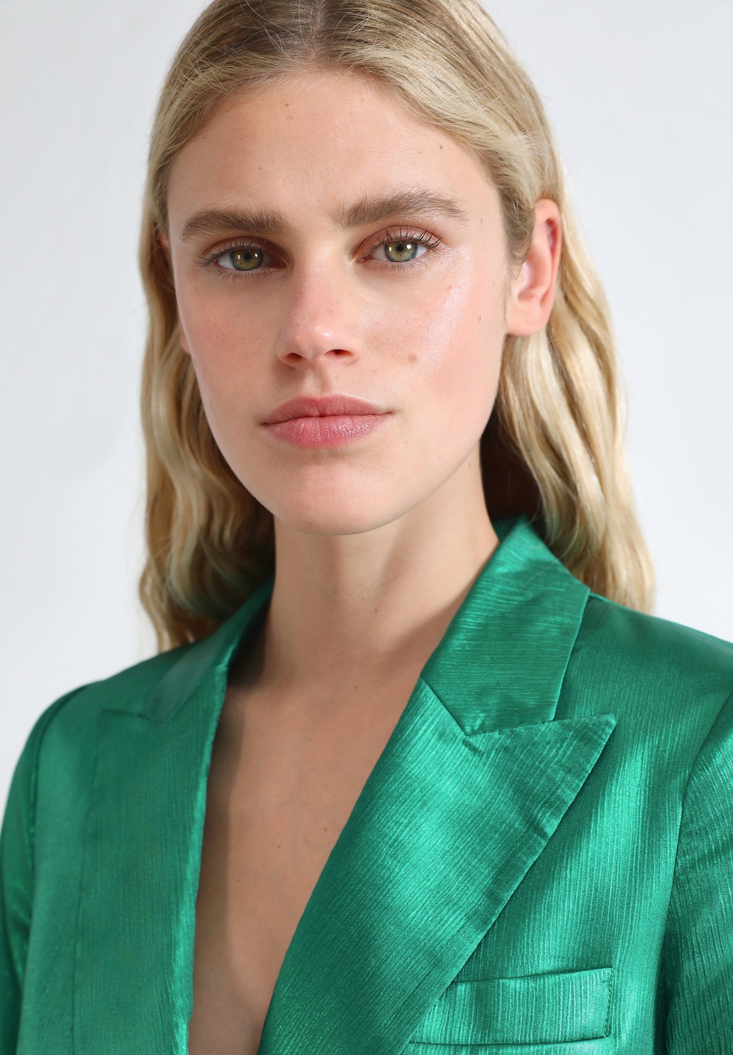 BLAZER CRUZADA SATINADA