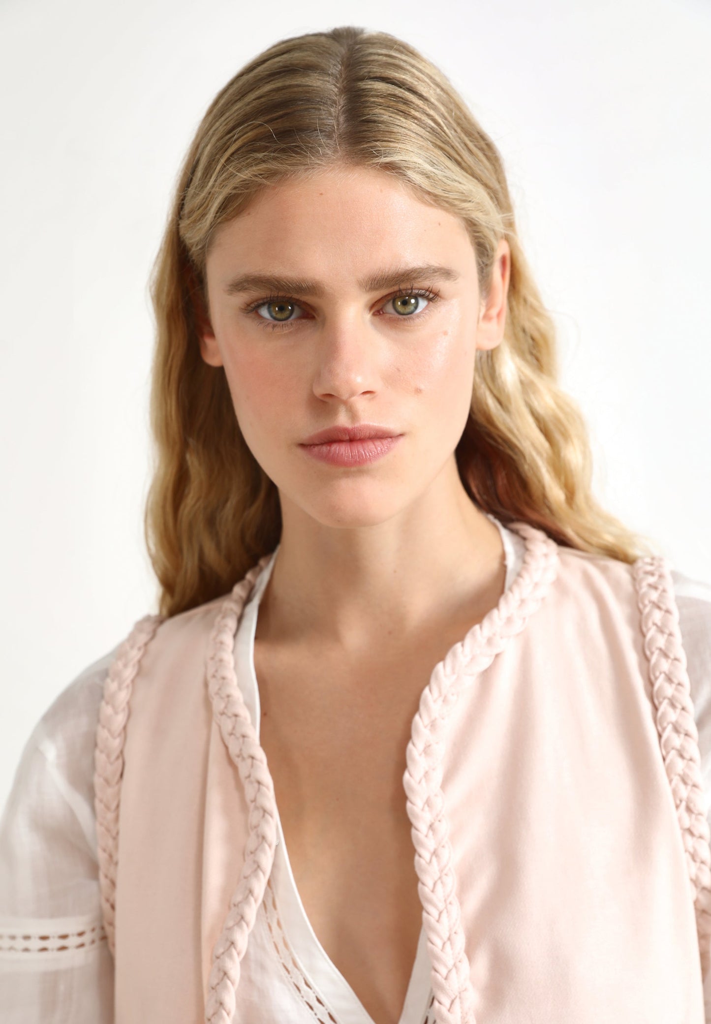 CHALECO LINO DETALLES TRENZADO