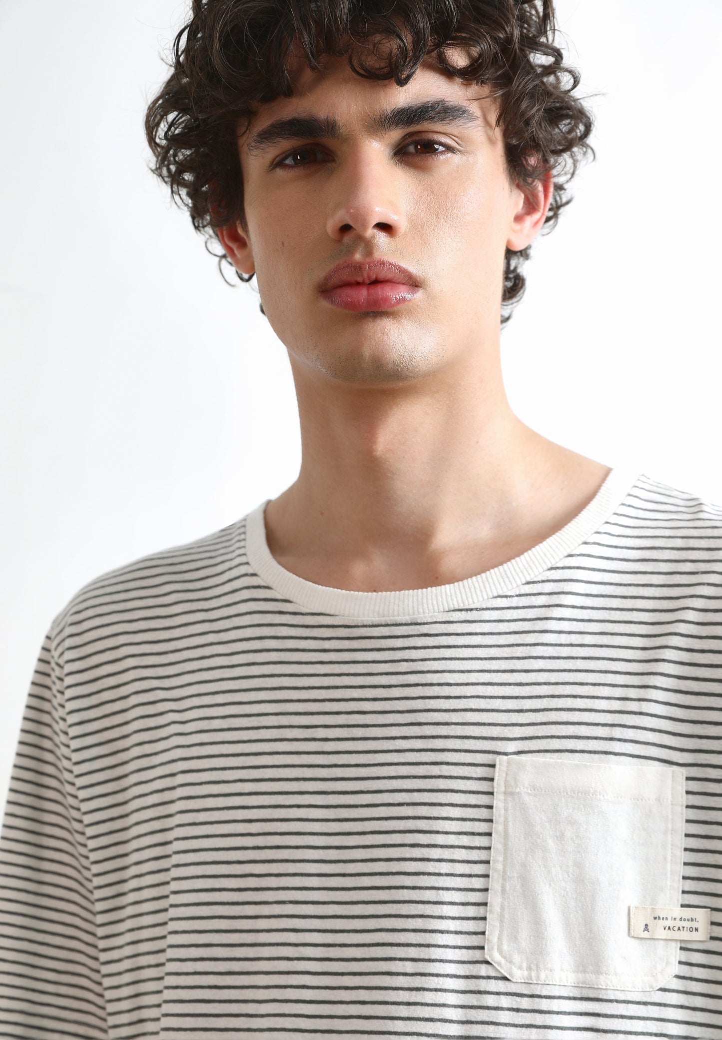 CAMISETA BOLSILLO CONTRASTE