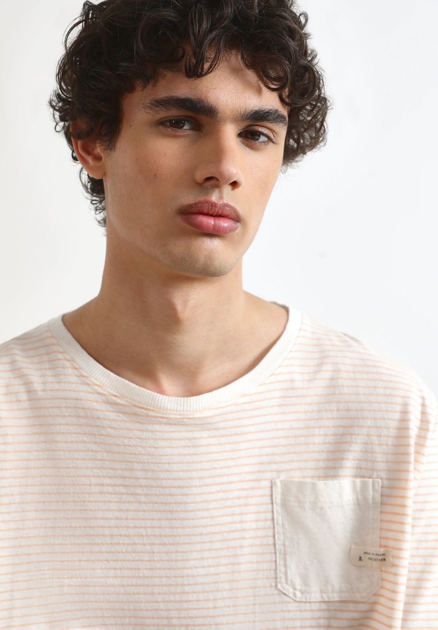 CAMISETA BOLSILLO CONTRASTE