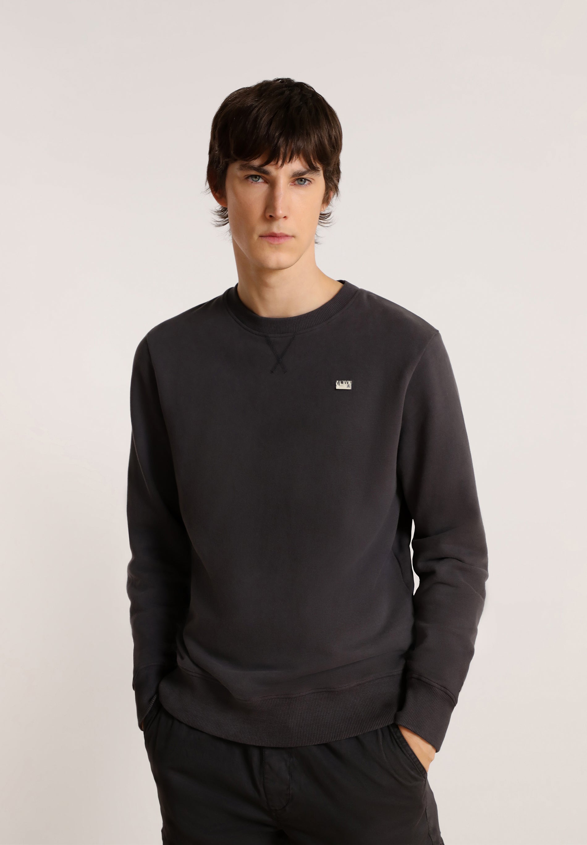 BUZO LOGO TRASERO FLOCADO