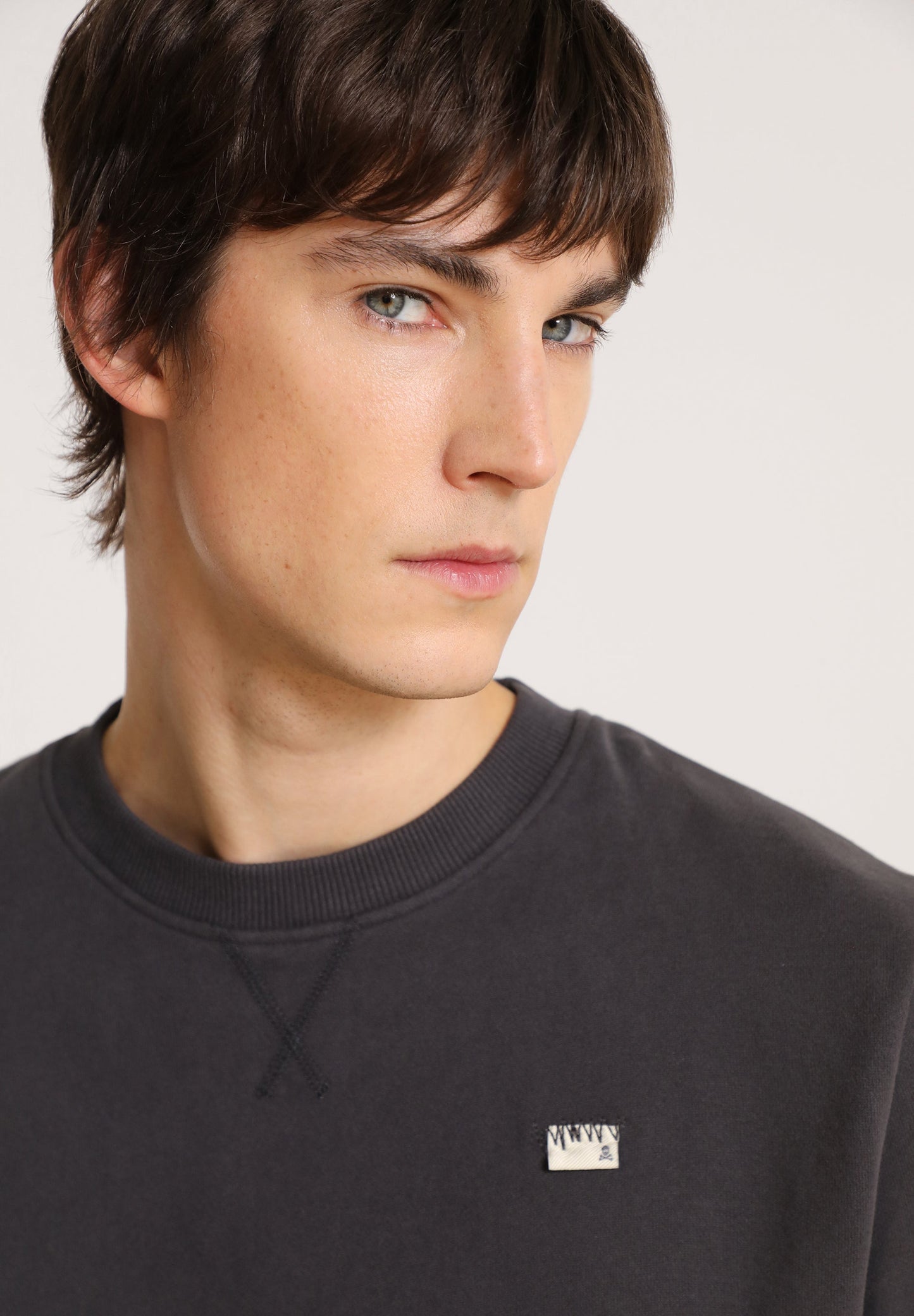 BUZO LOGO TRASERO FLOCADO