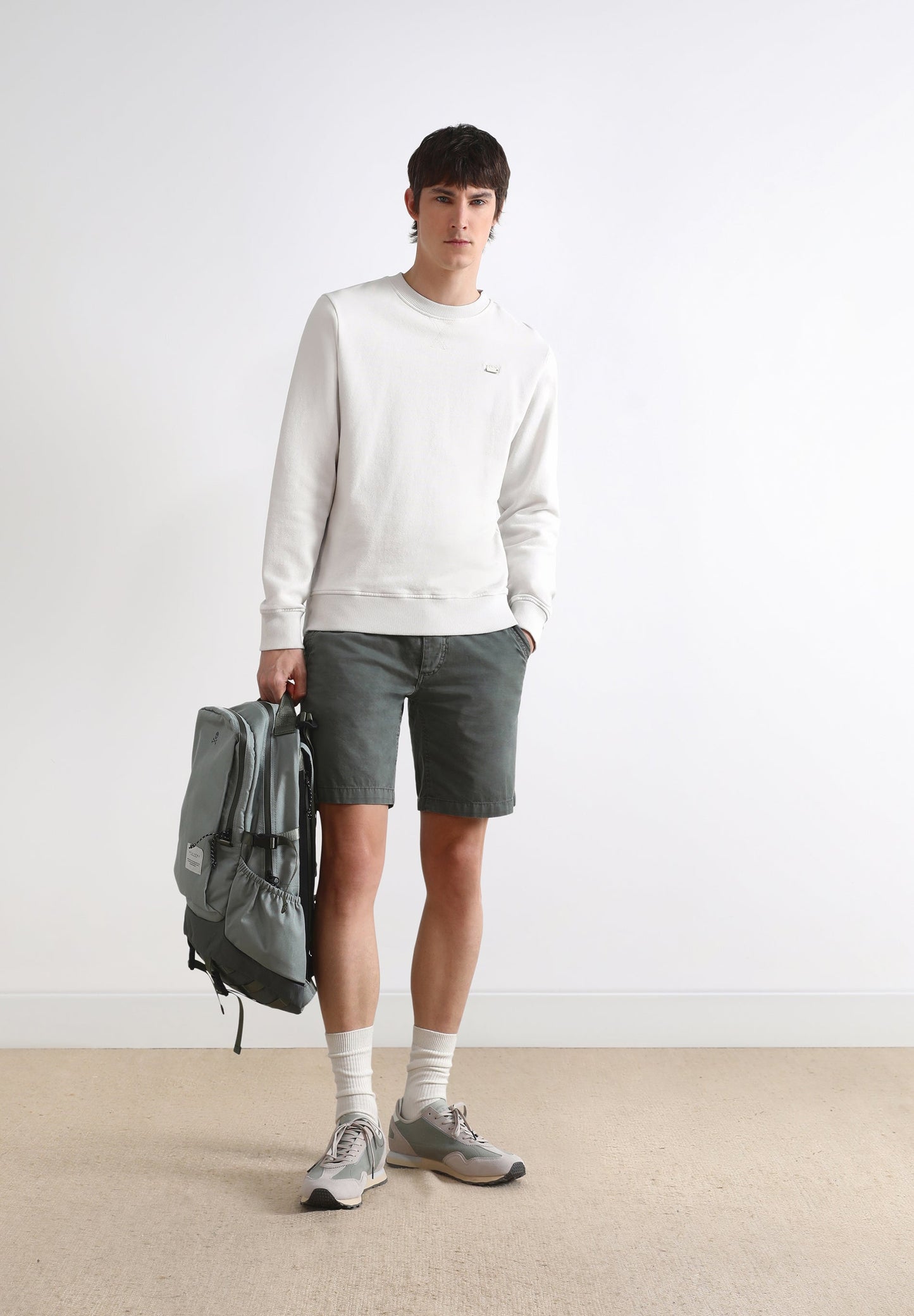 BUZO LOGO TRASERO FLOCADO