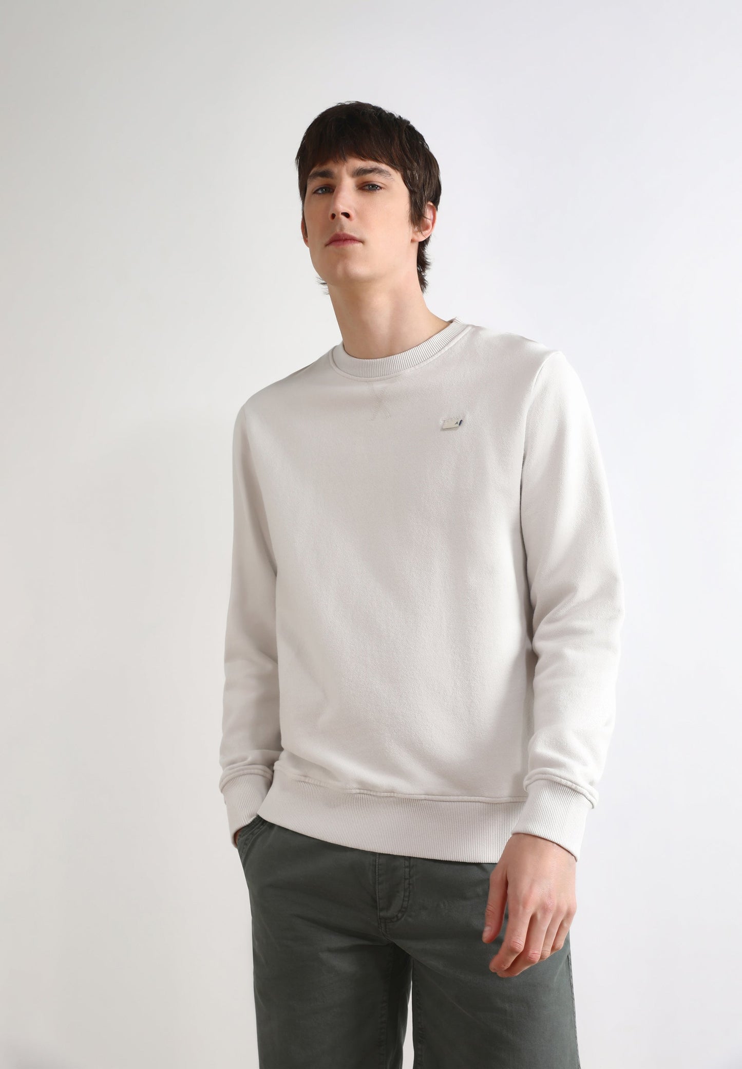 BUZO LOGO TRASERO FLOCADO