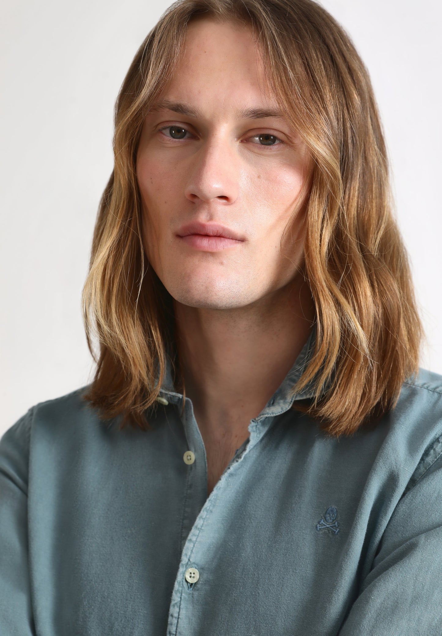 CAMISA LINO CALAVERA