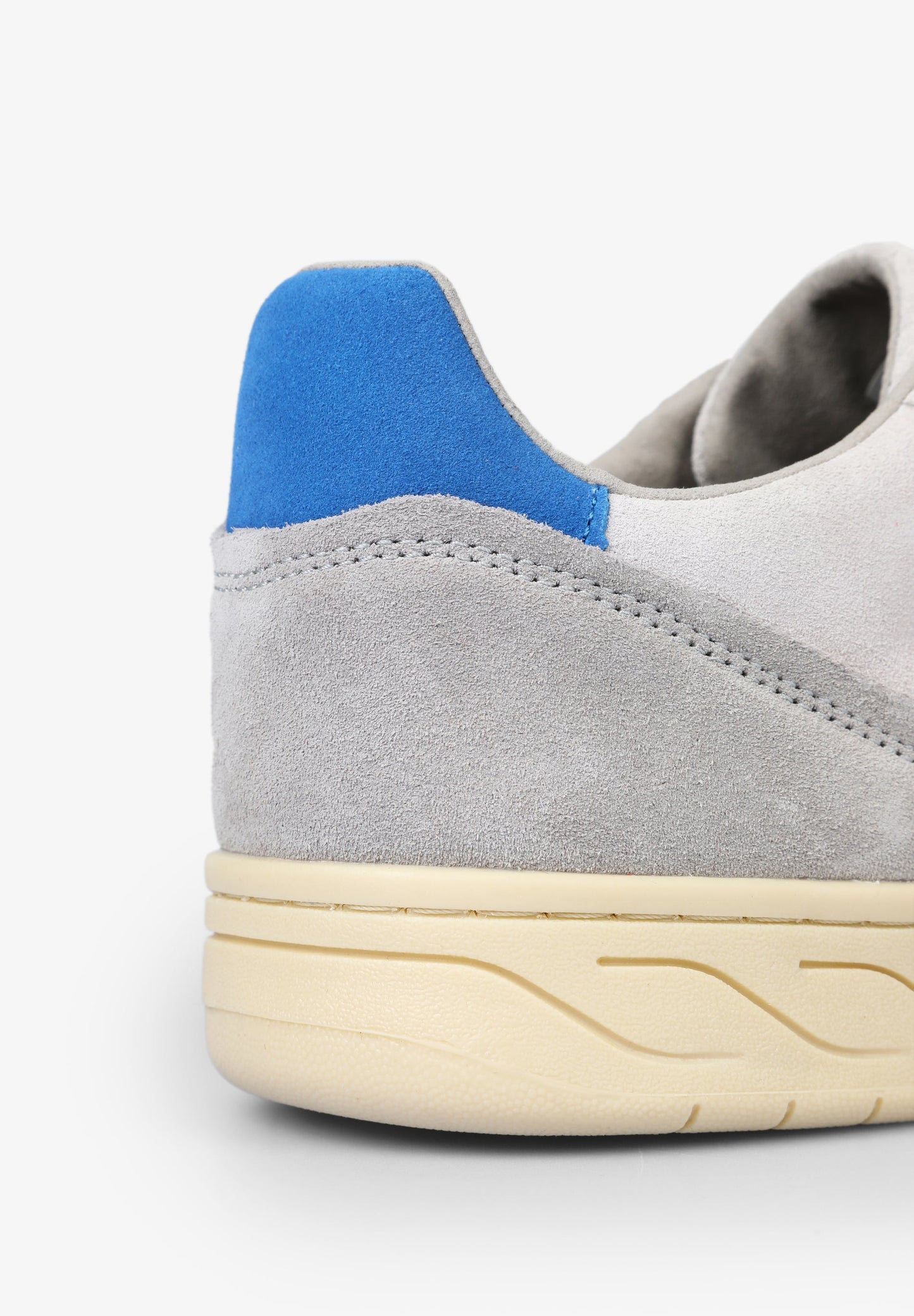 TENIS PIEL DETALLE CONTRASTE