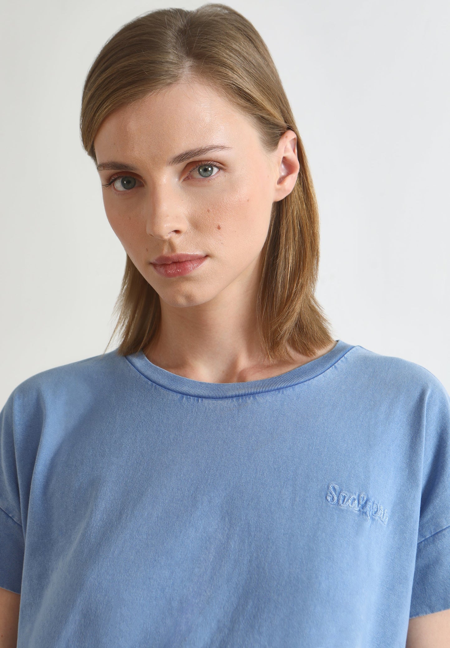 CAMISETA LOGO BORDADO