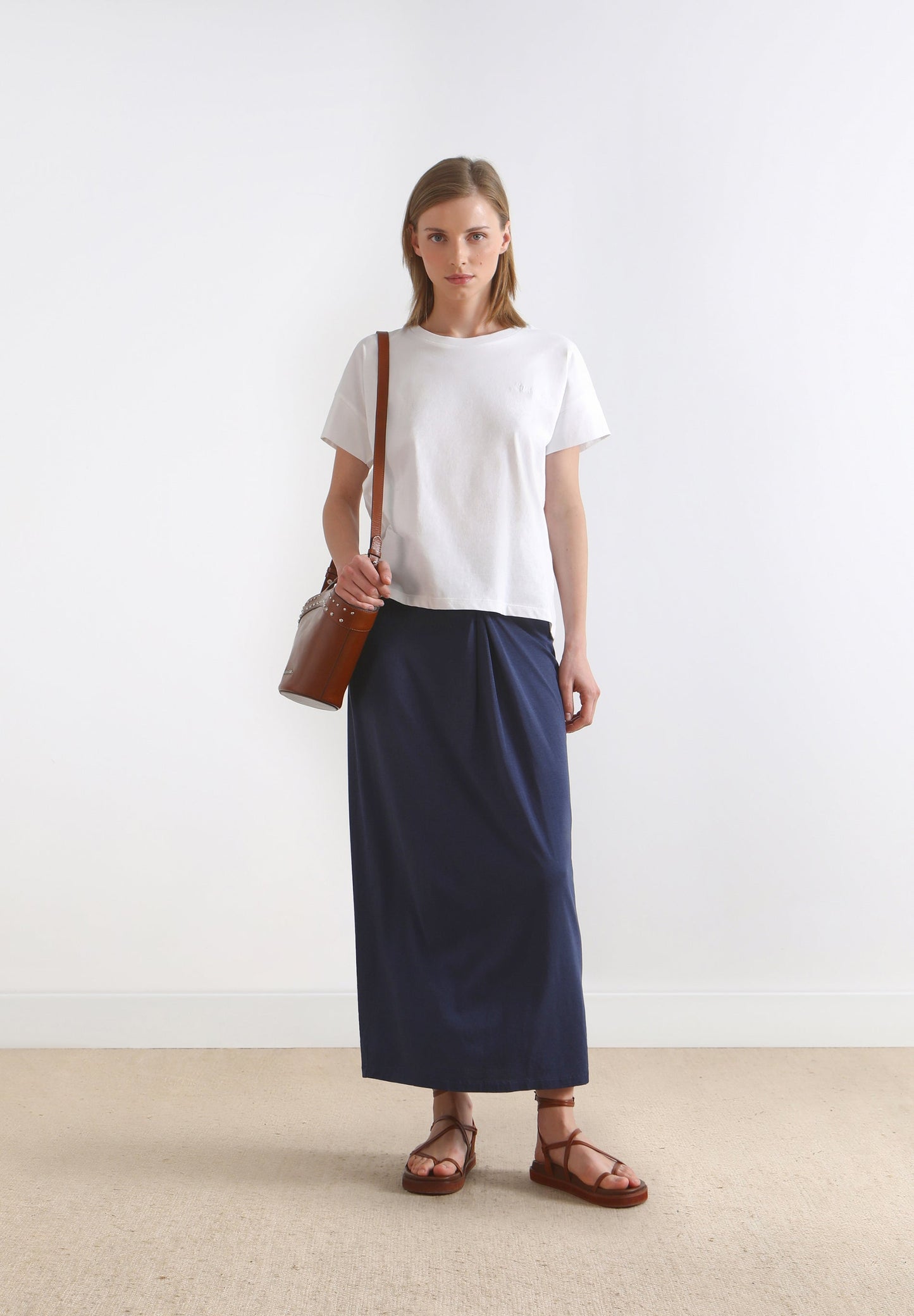 CAMISETA LOGO BORDADO