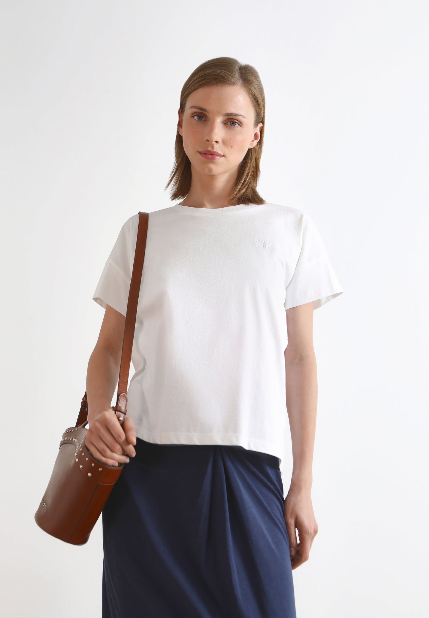 CAMISETA LOGO BORDADO