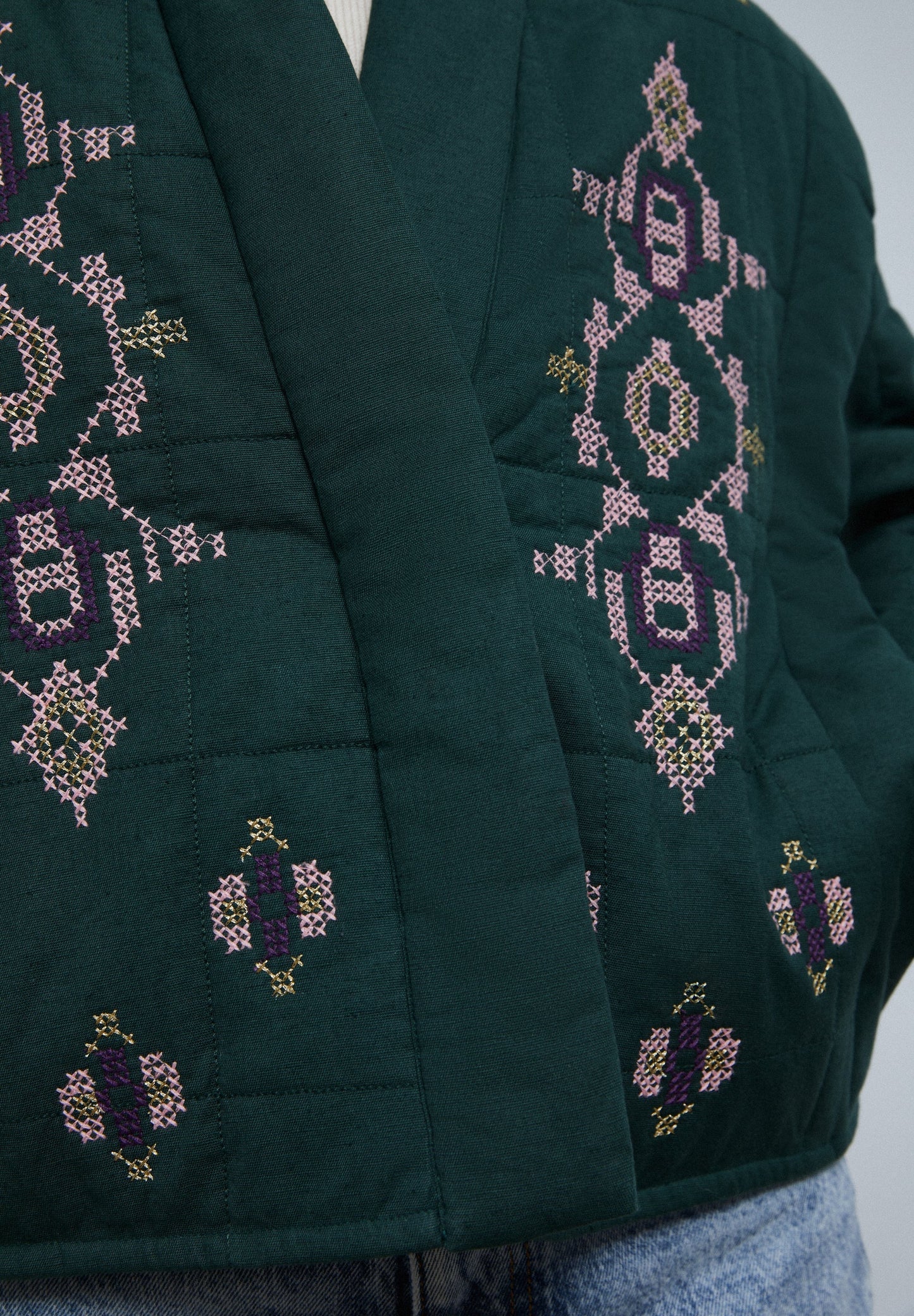 CHAQUETA GUATEADA DETALLES BORDADOS