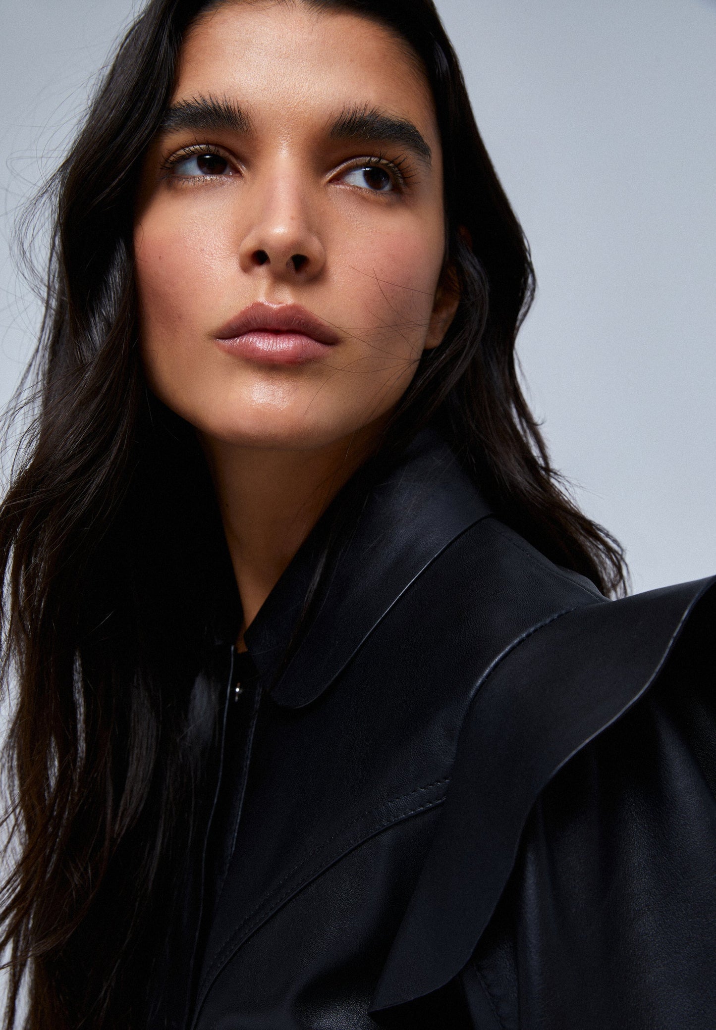 CHAQUETA PIEL VOLANTE HOMBRO