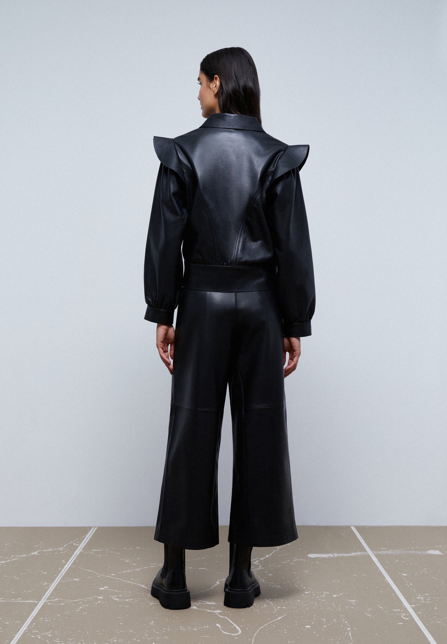 CHAQUETA PIEL VOLANTE HOMBRO