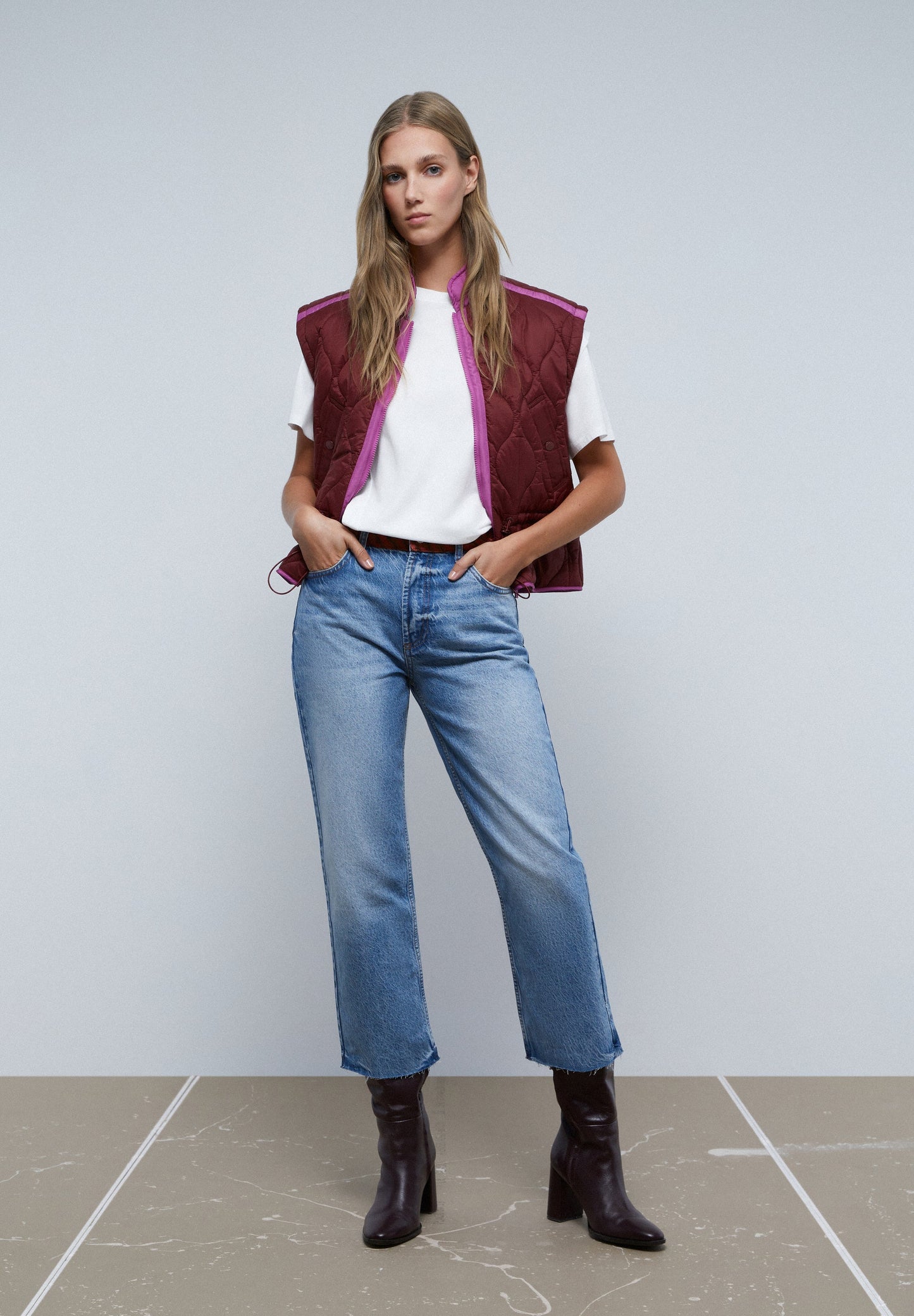 CHALECO ACOLCHADO DETALLES CONTRASTE