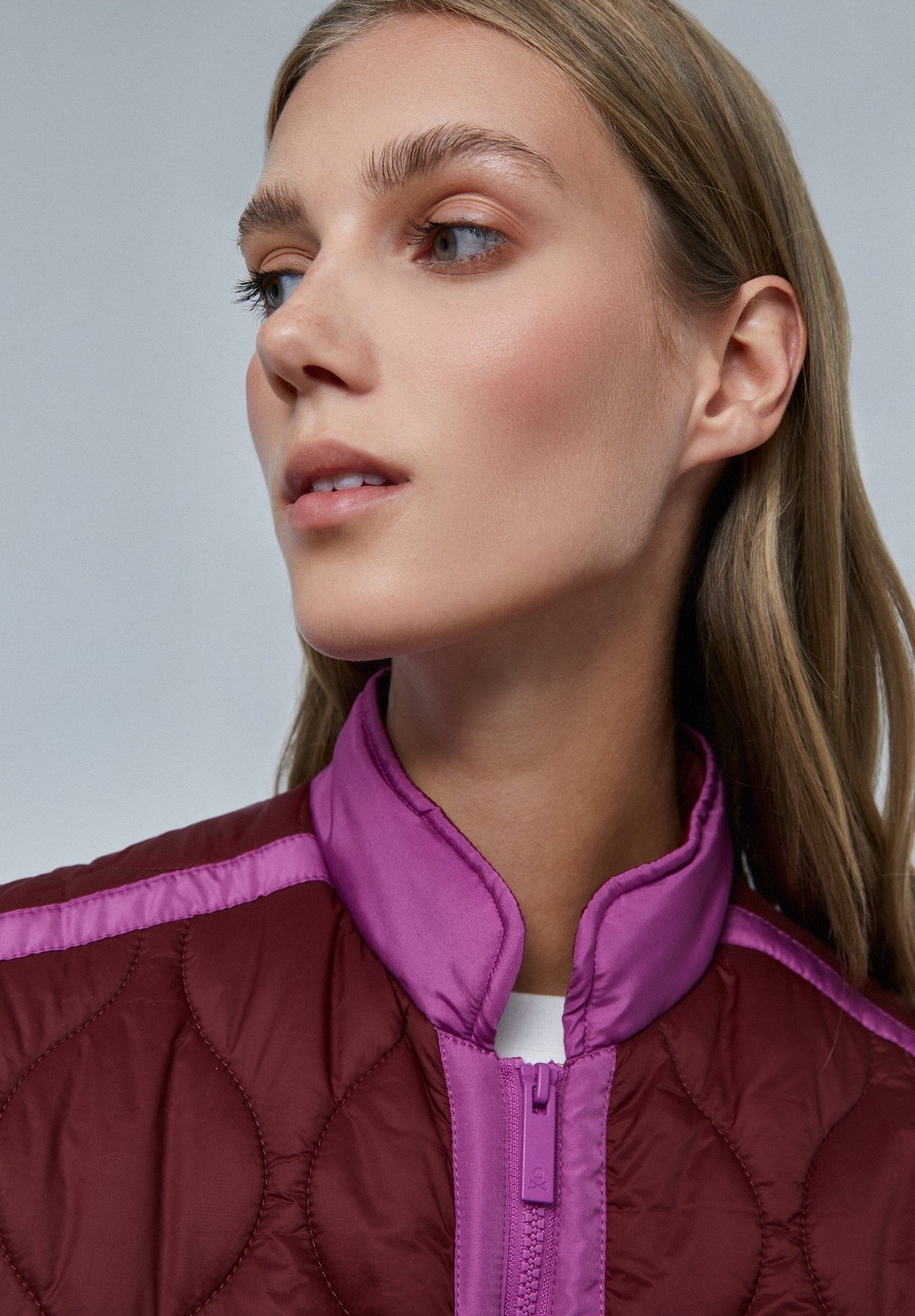 CHALECO ACOLCHADO DETALLES CONTRASTE