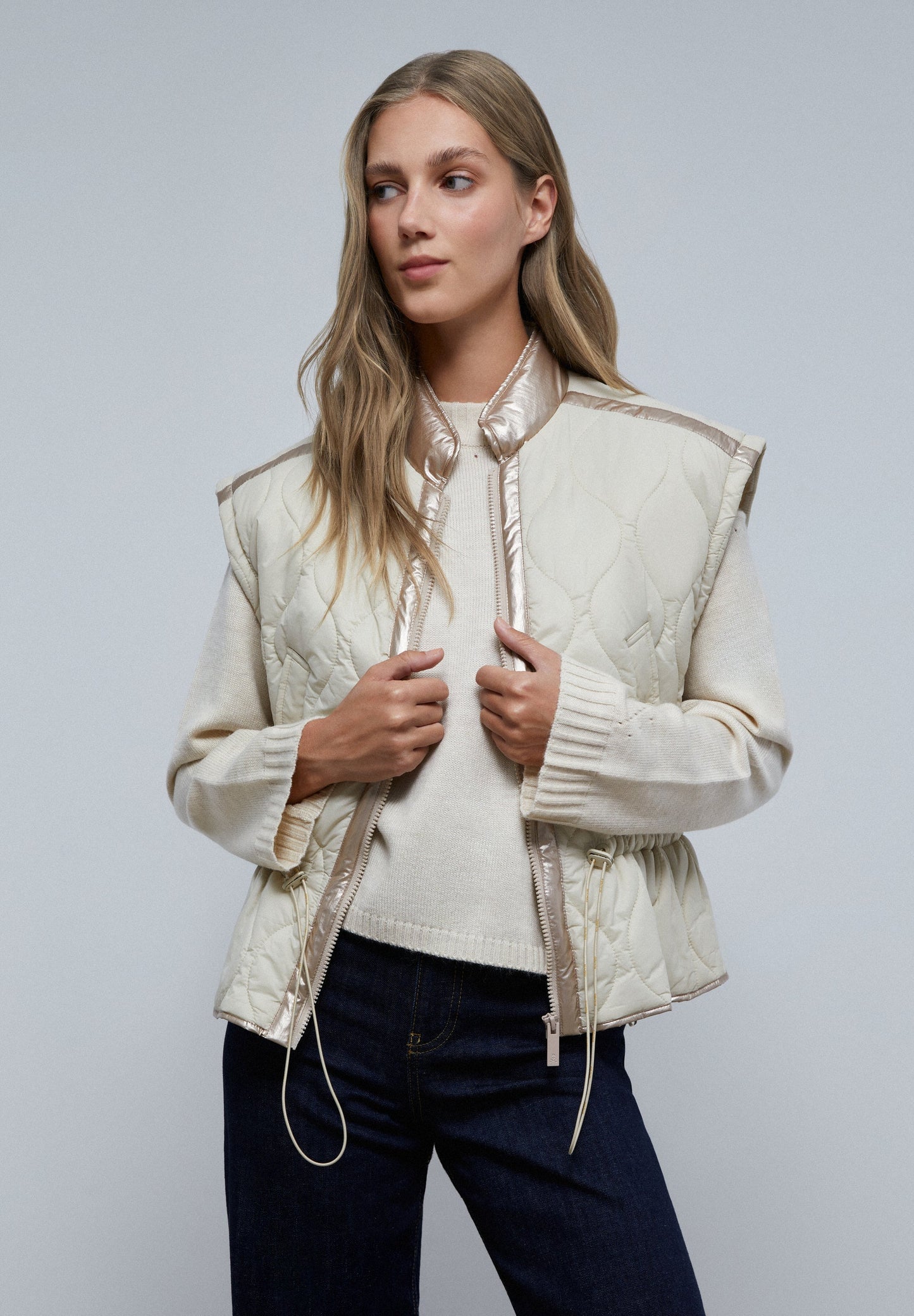 CHALECO ACOLCHADO DETALLES METALIZADOS