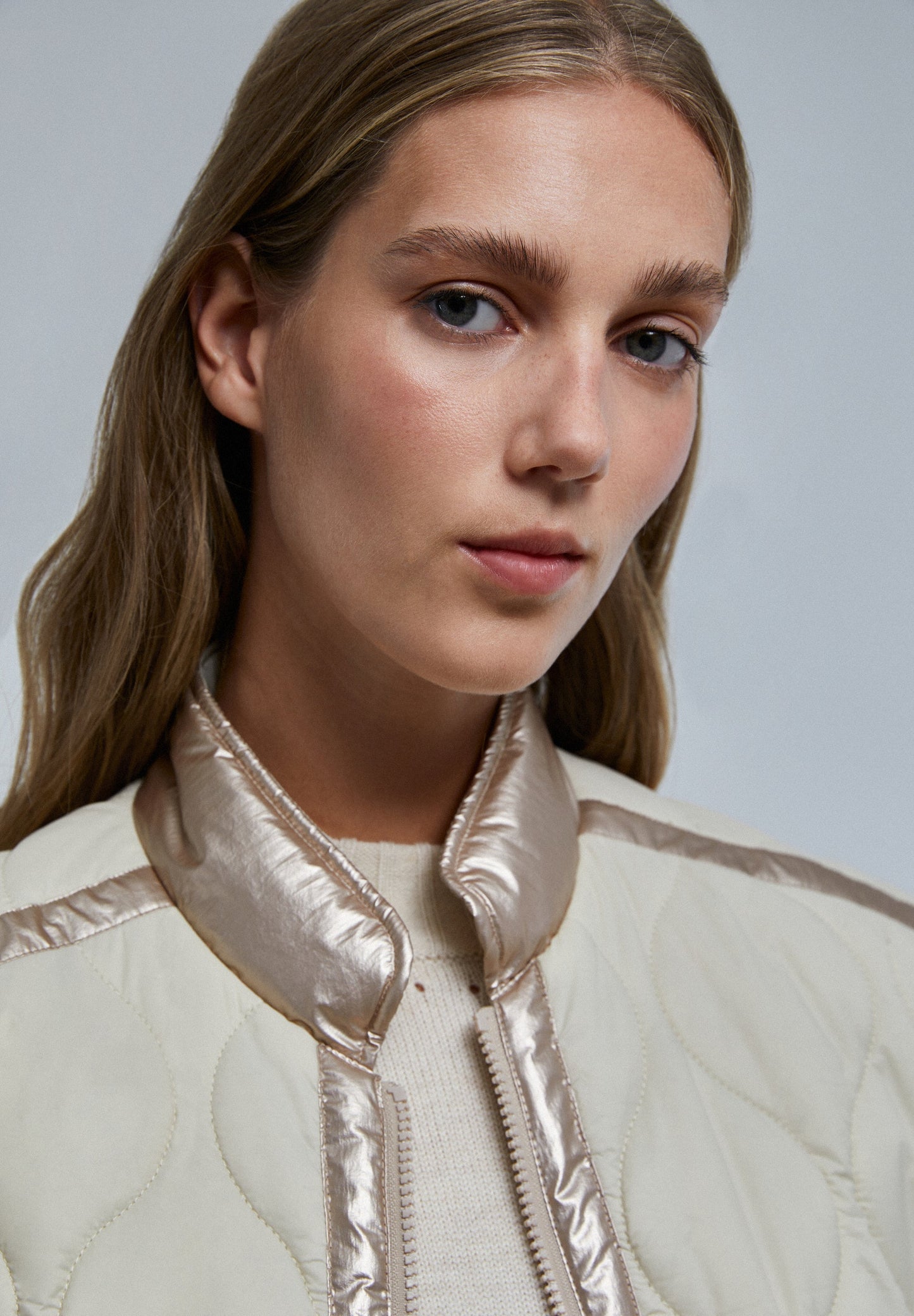 CHALECO ACOLCHADO DETALLES METALIZADOS