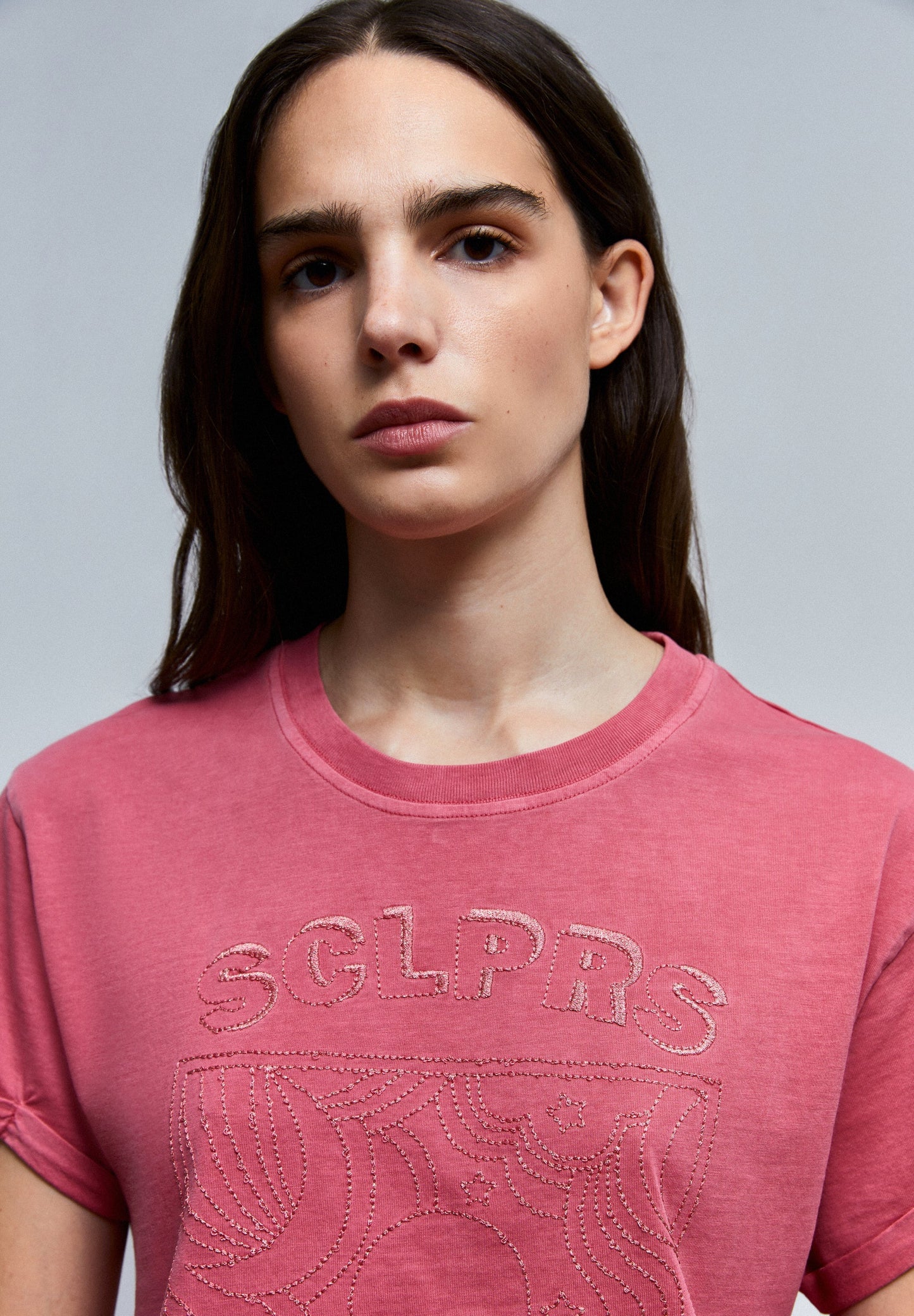 CAMISETA DIBUJO BORDADO