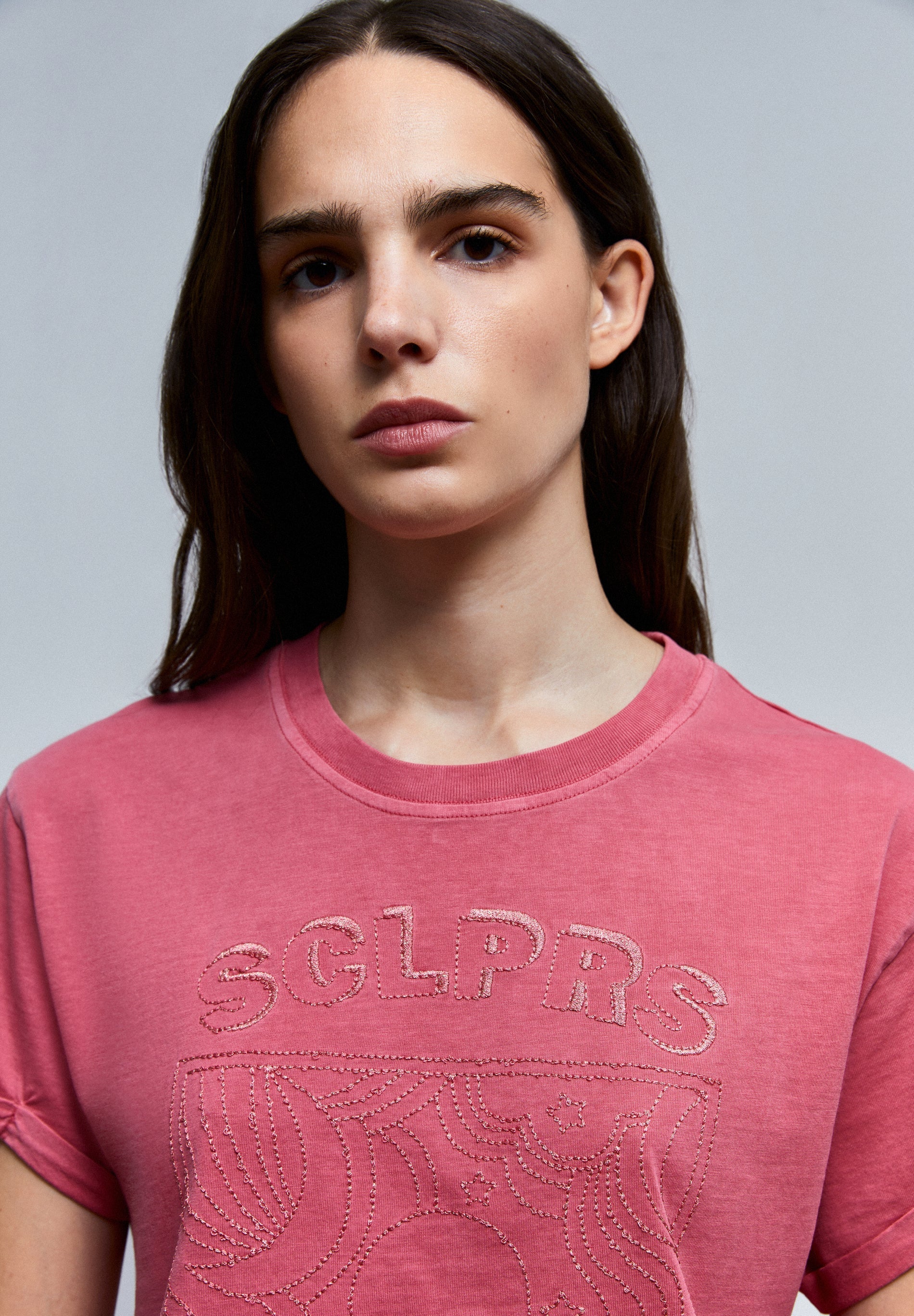 CAMISETA DIBUJO BORDADO