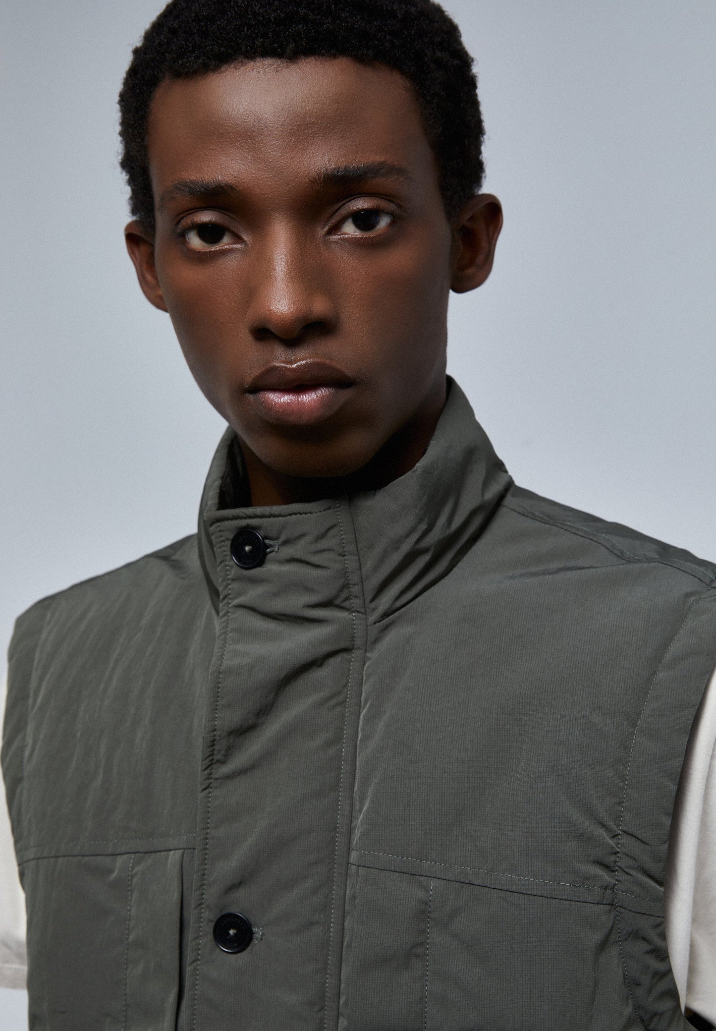 CHALECO LIGERO BOLSILLOS