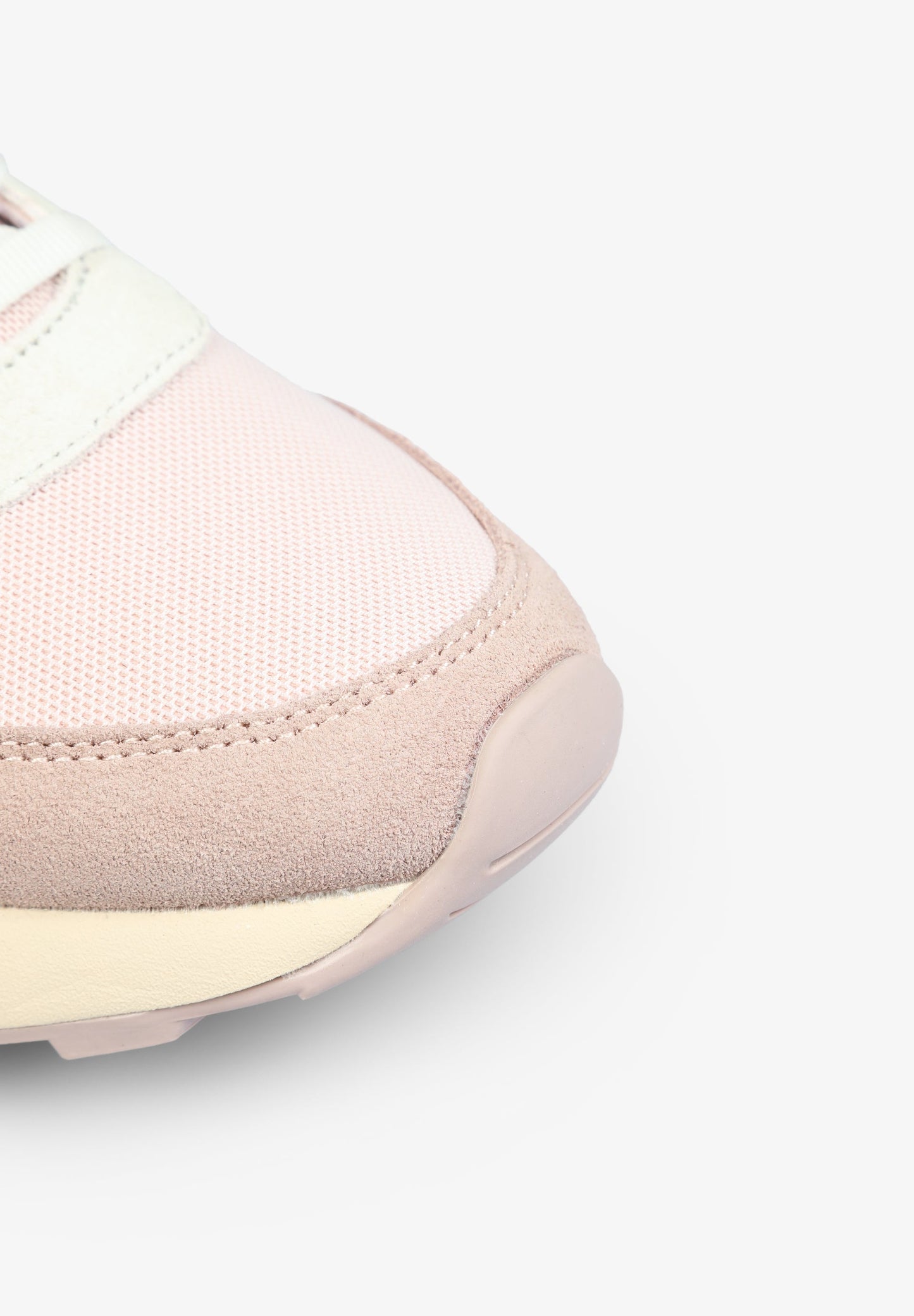 TENIS DETALLE METALIZADO