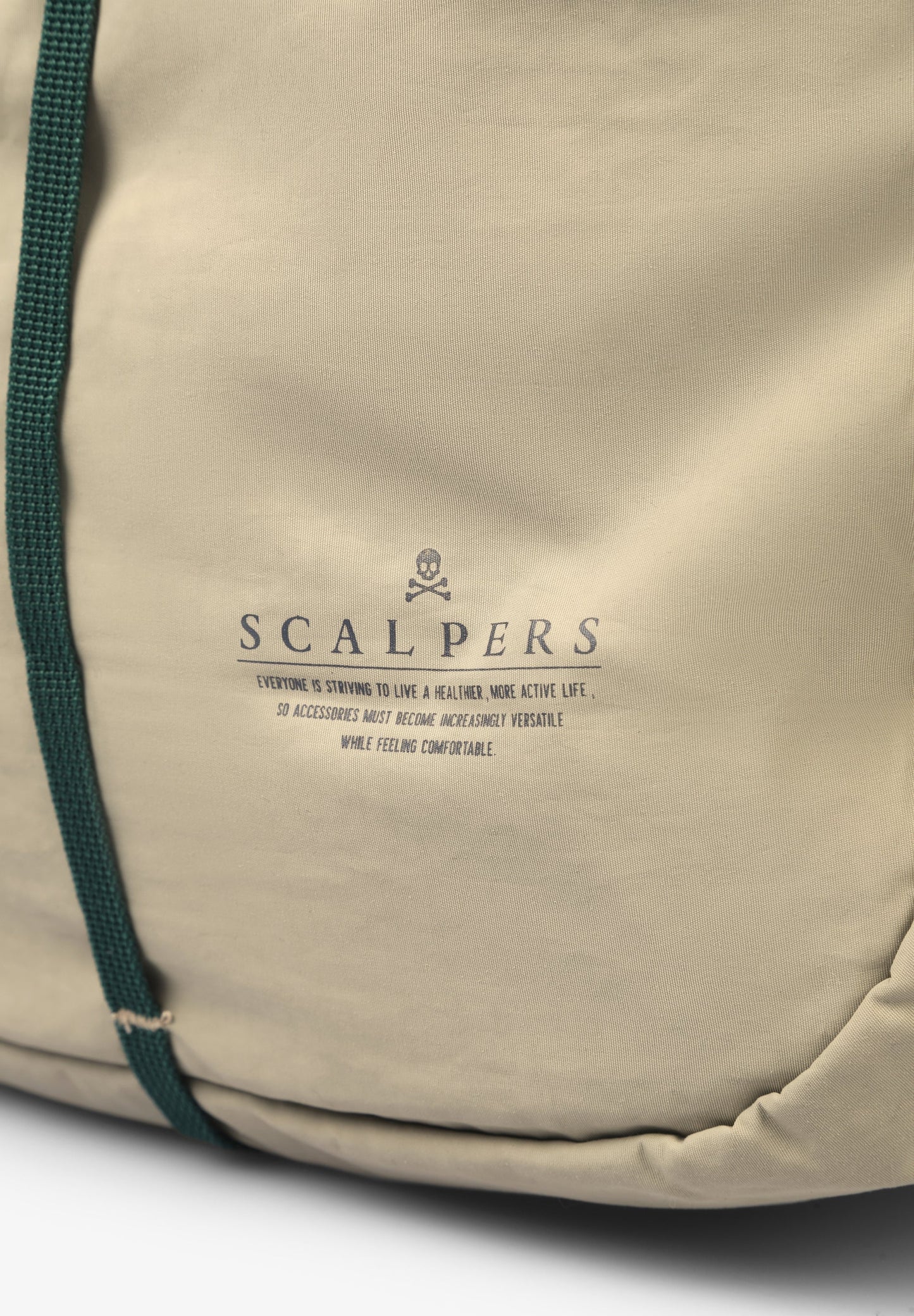 MOCHILA DETALLE CORDÓN FRONTAL