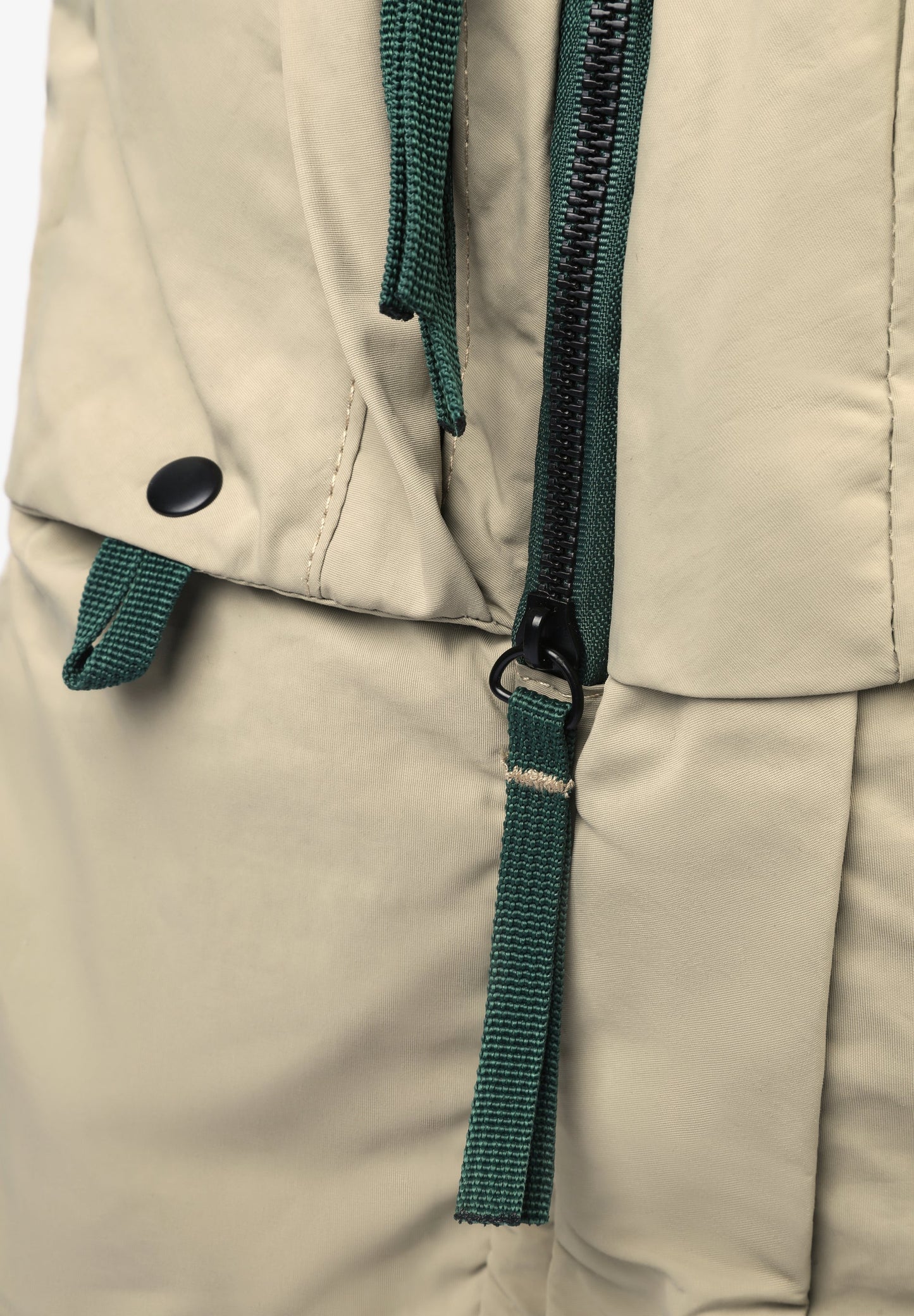 MOCHILA DETALLE CORDÓN FRONTAL