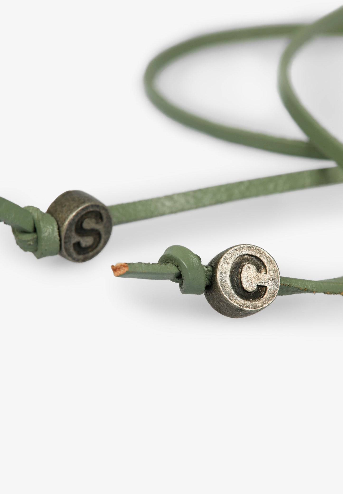 PULSERA CALAVERA CORDÓN PIEL