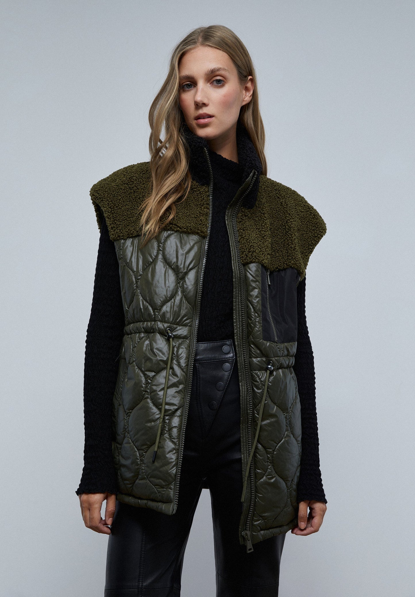 CHALECO ACOLCHADO DETALLE BORREGO