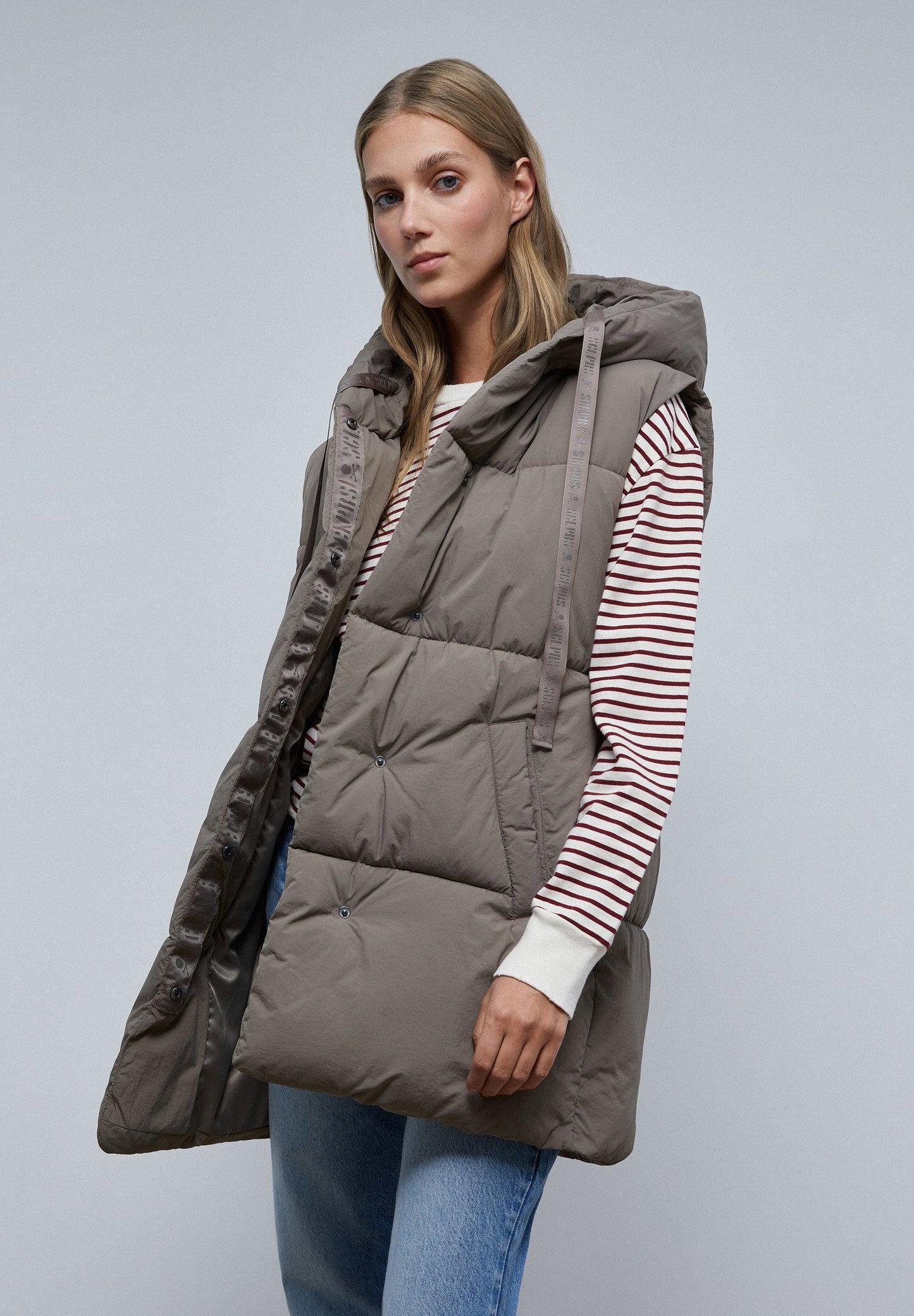 CHALECO ACOLCHADO CAPUCHA