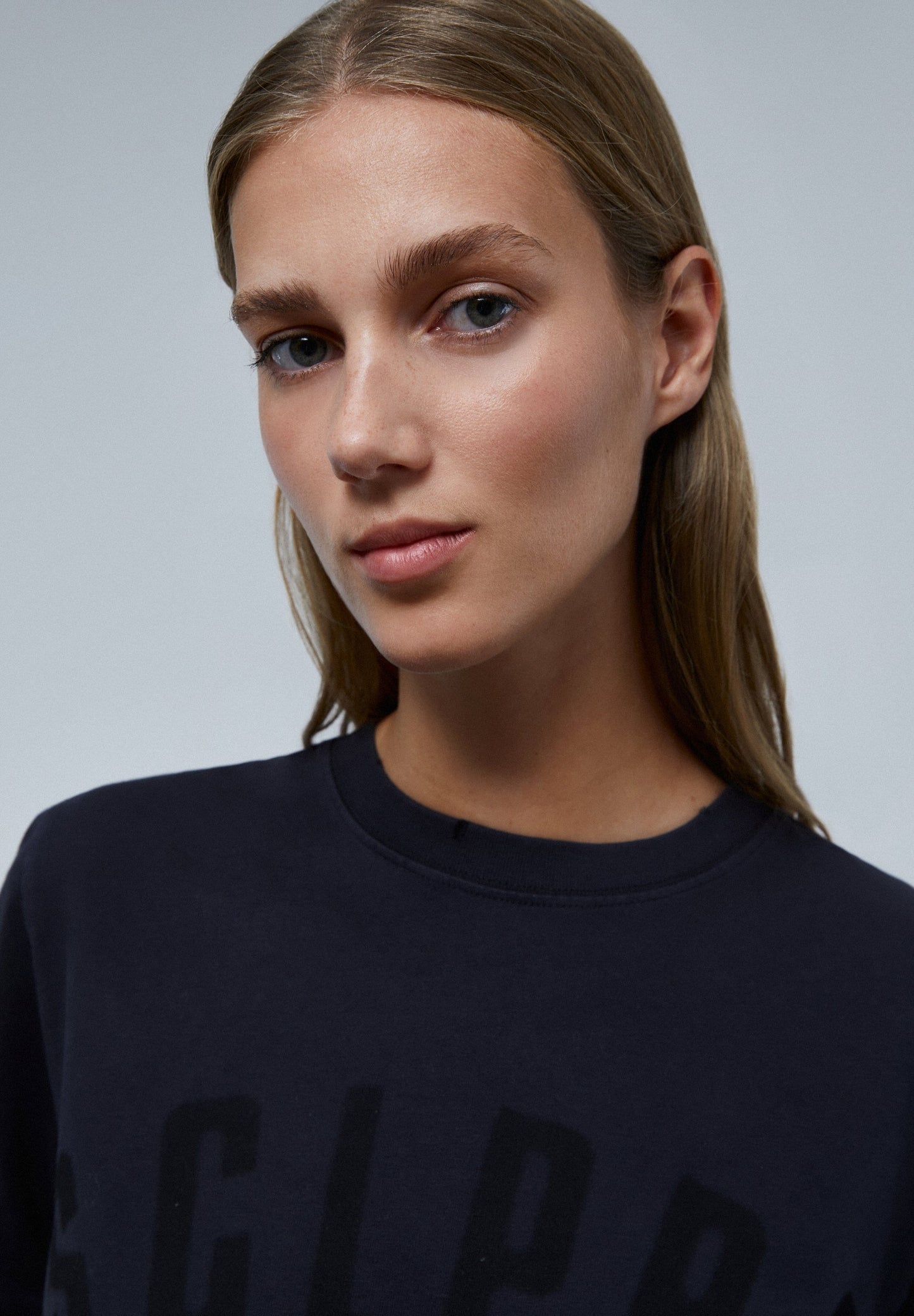 CAMISETA LOGO DETALLE ROTOS