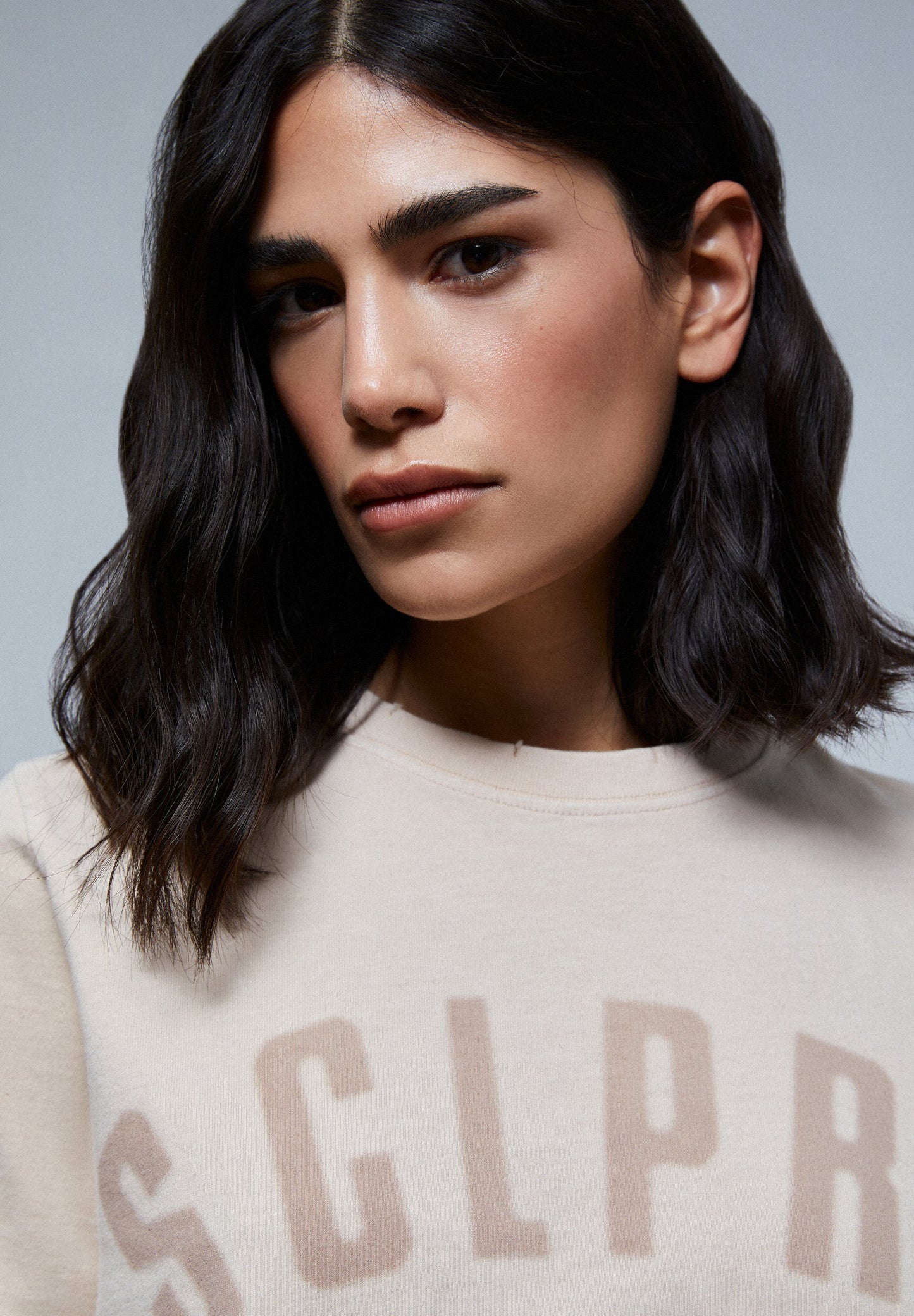 CAMISETA LOGO DETALLE ROTOS