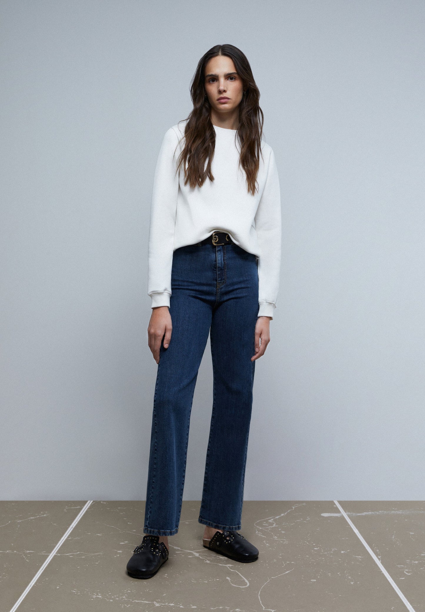 BUZO LOGO BORDADO TRASERO