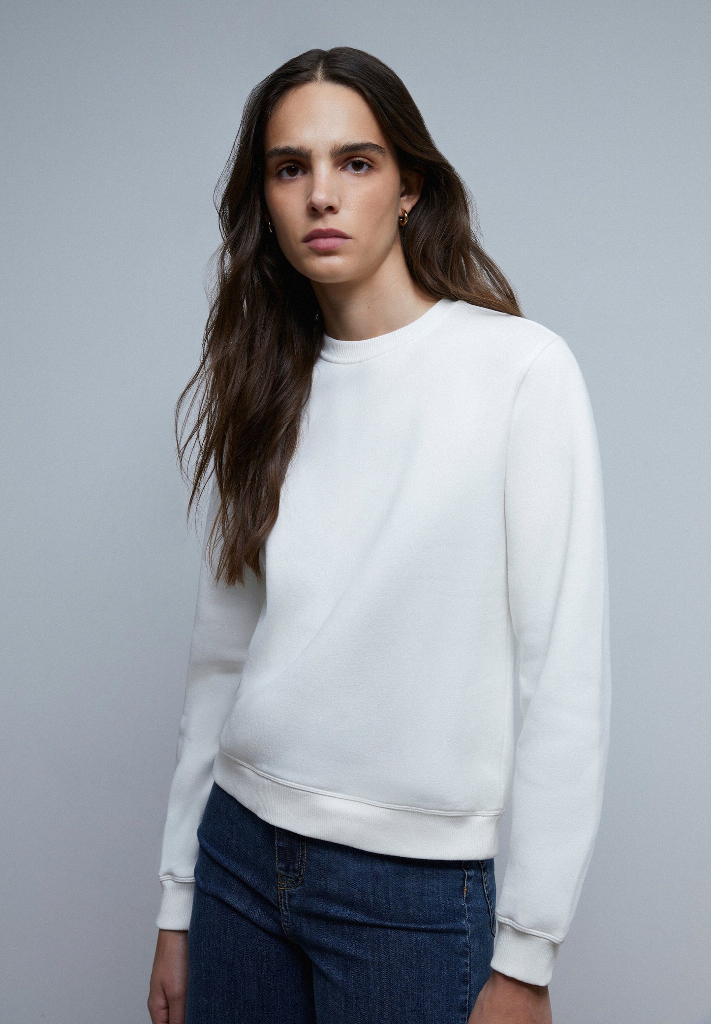 BUZO LOGO BORDADO TRASERO