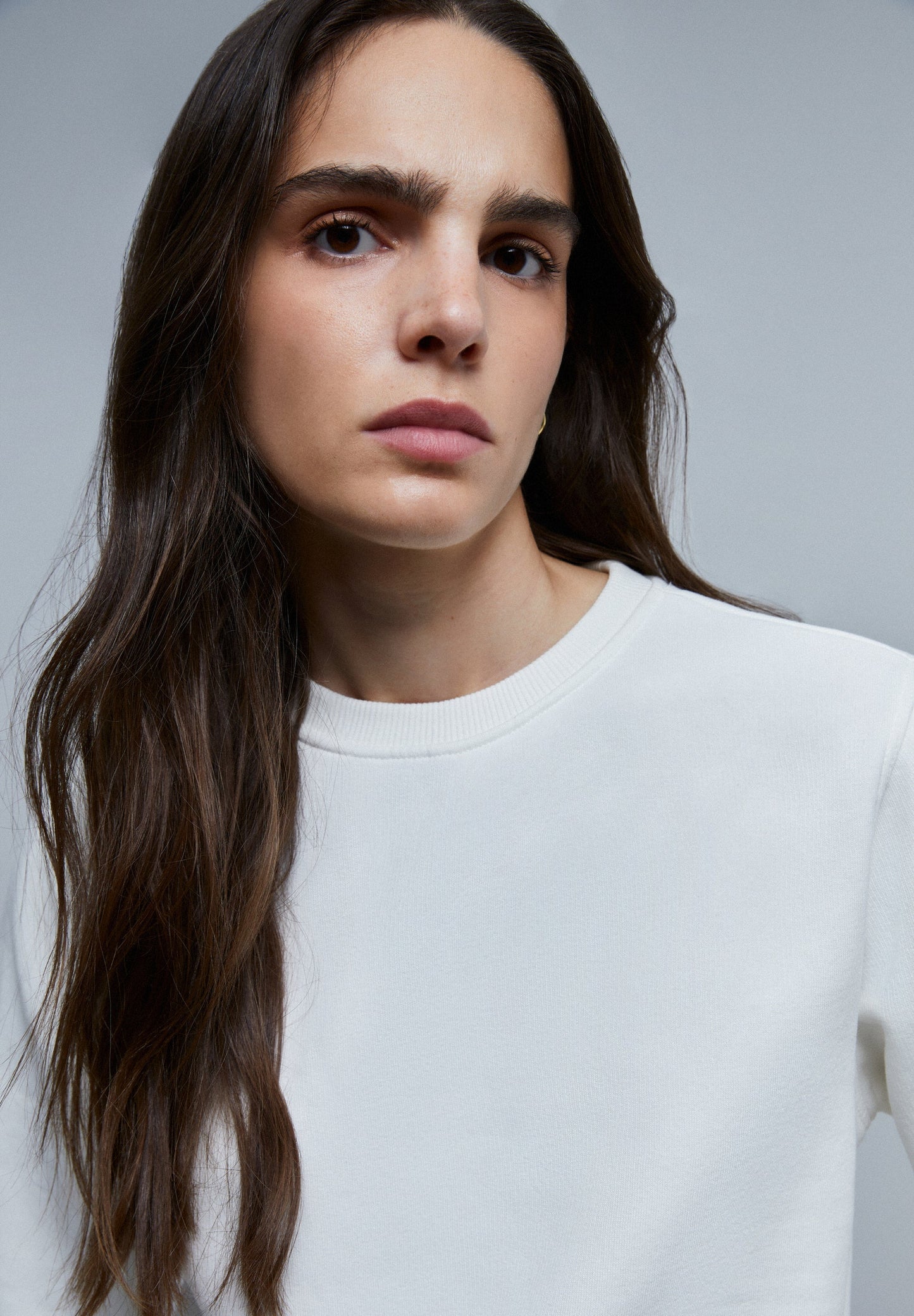 BUZO LOGO BORDADO TRASERO