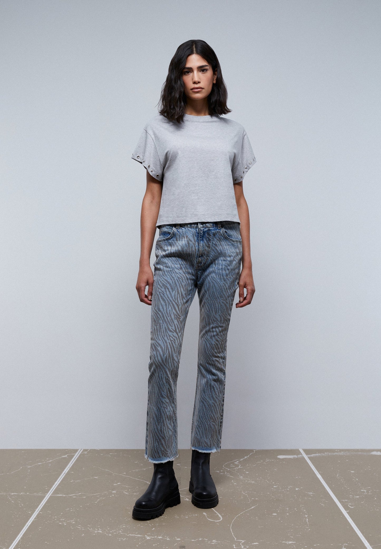 CAMISETA DETALLE MANGA