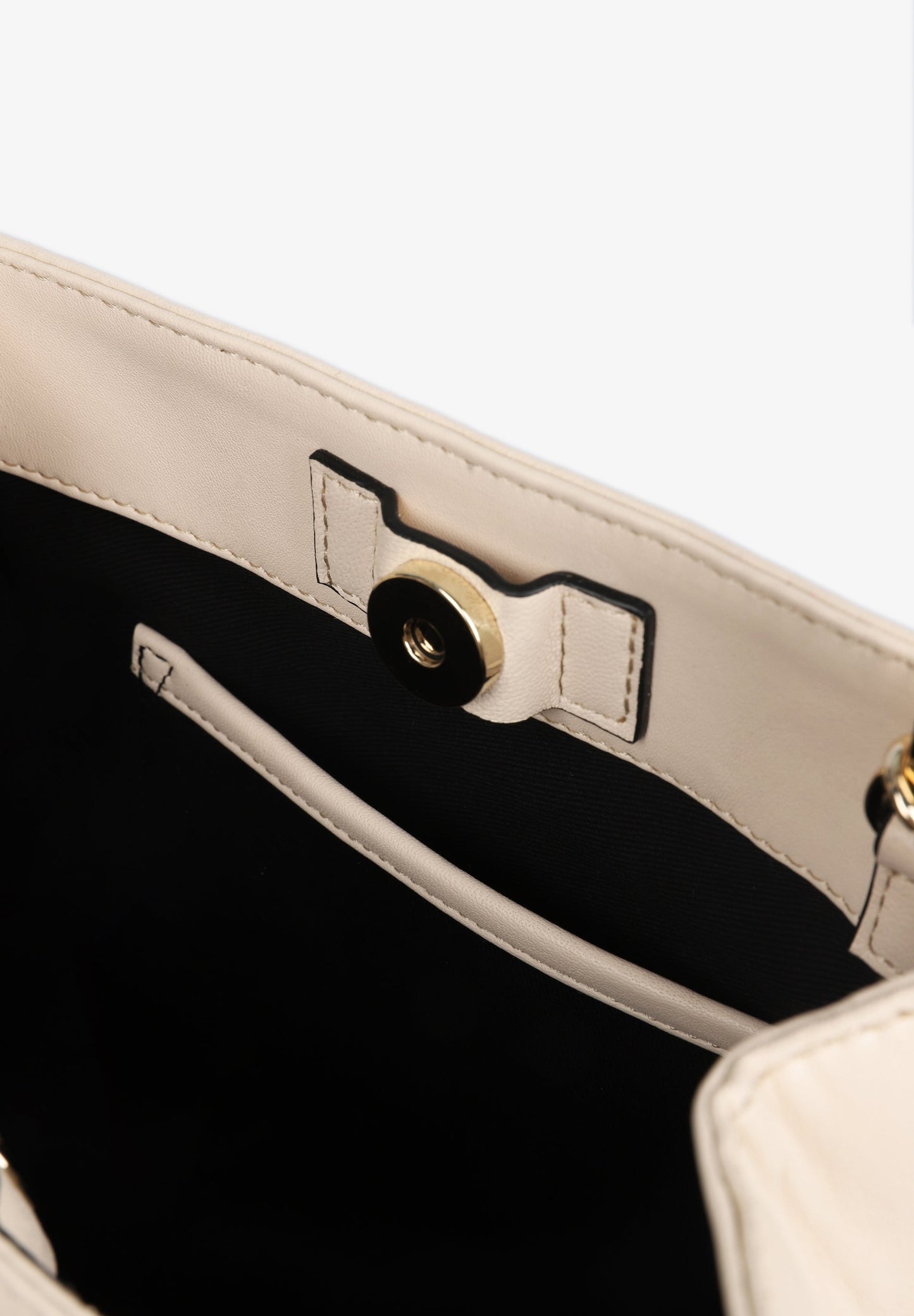 BOLSO PIEL DETALLE TACHUELAS