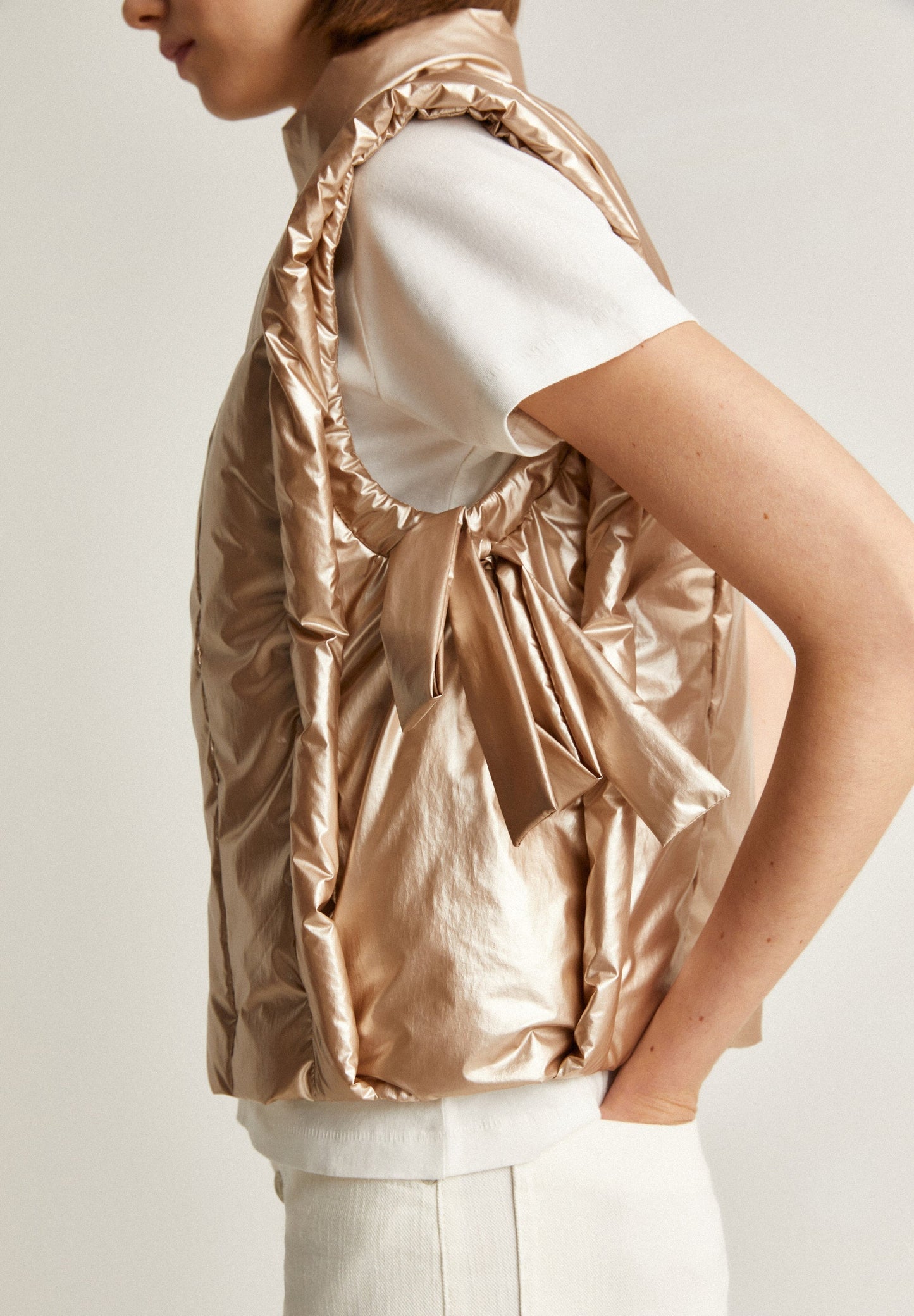 CHALECO ACOLCHADO DETALLE LAZOS